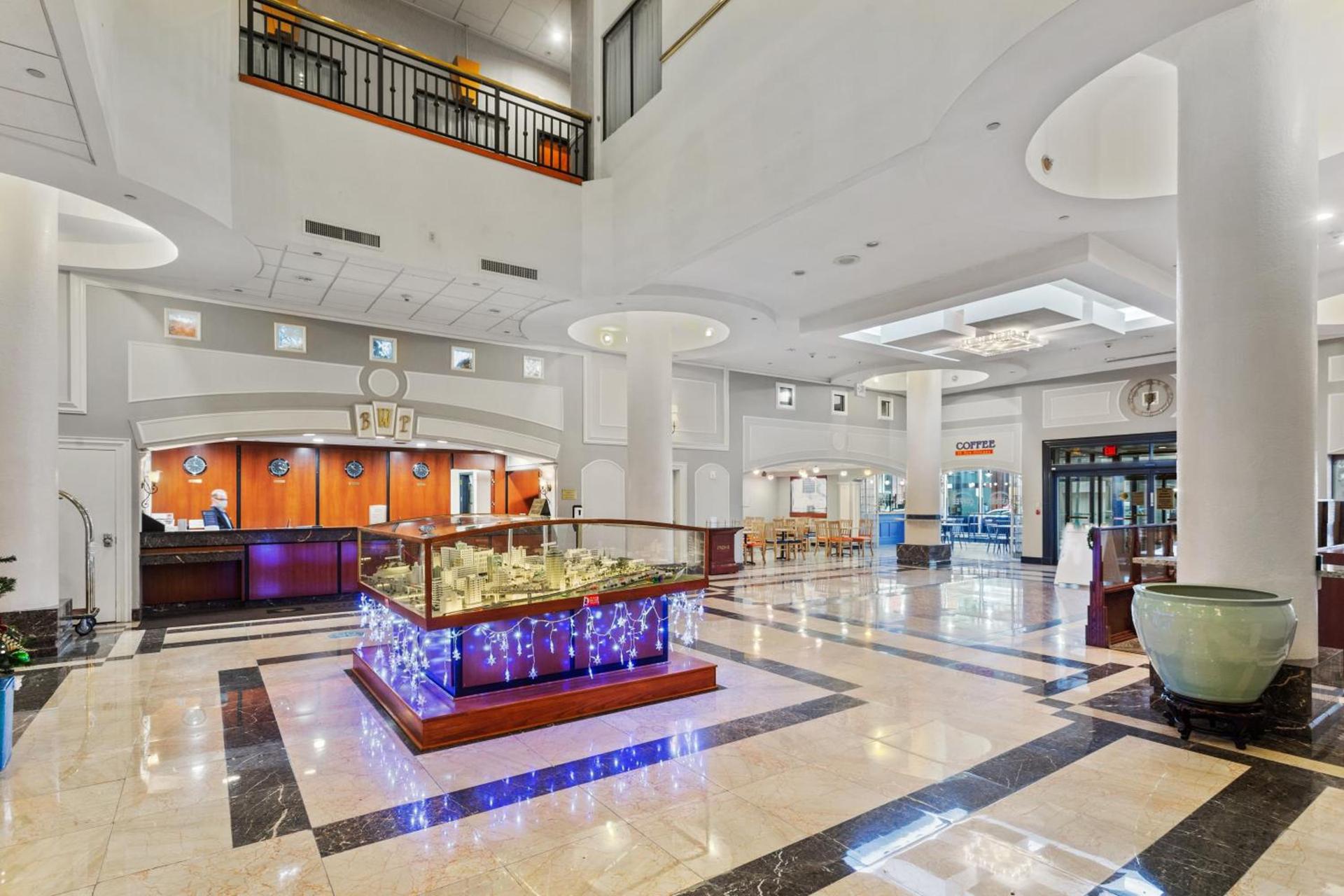 Wyndham Garden Baronne Plaza photo 16
