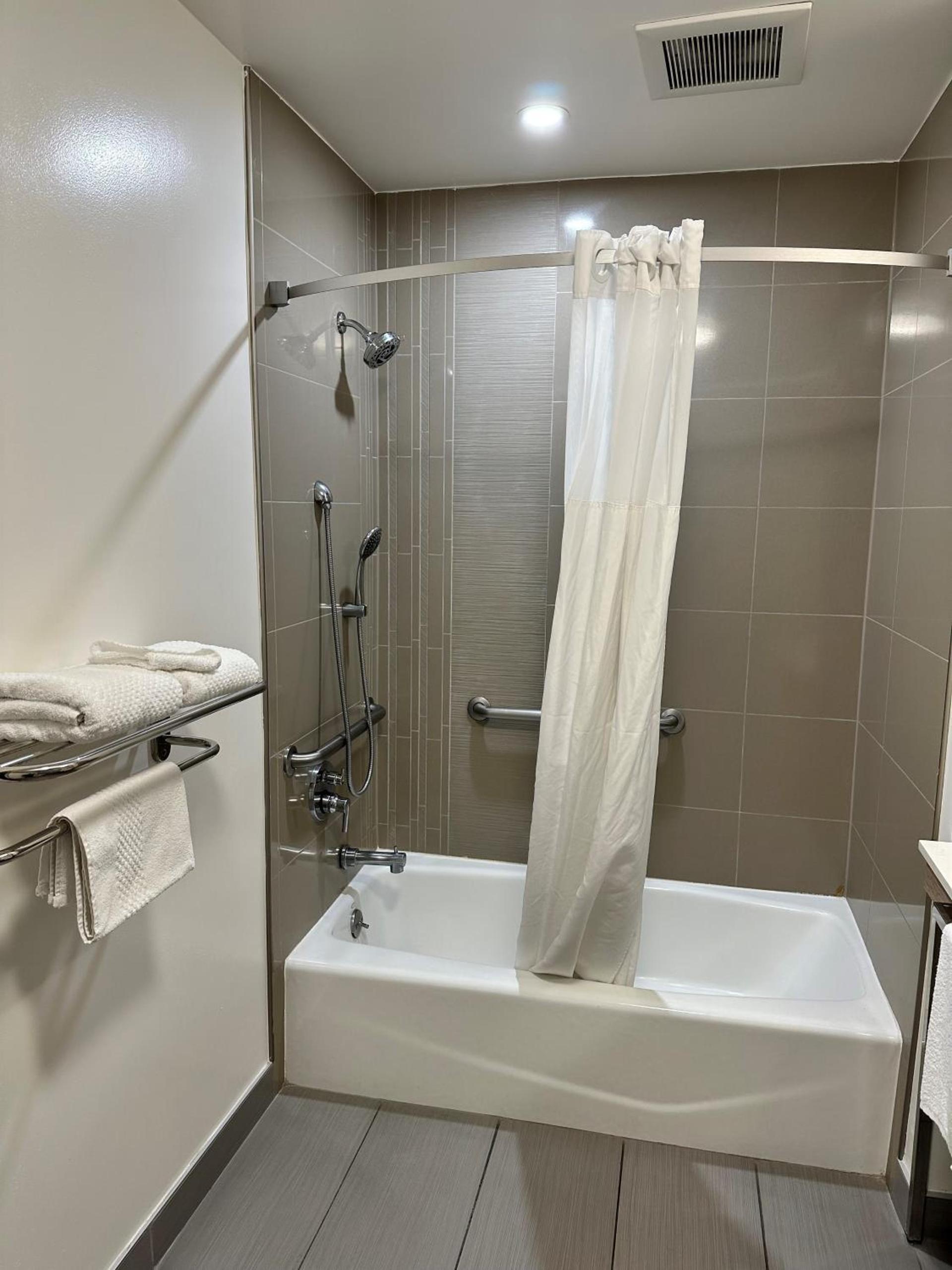 Quality Inn Near Chico State photo 30
