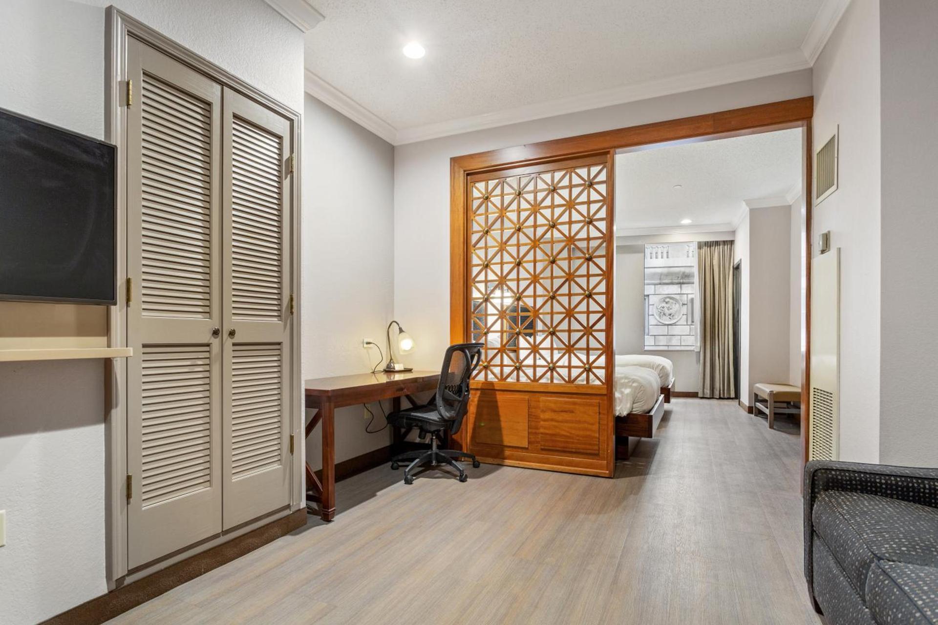 Wyndham Garden Baronne Plaza photo 22