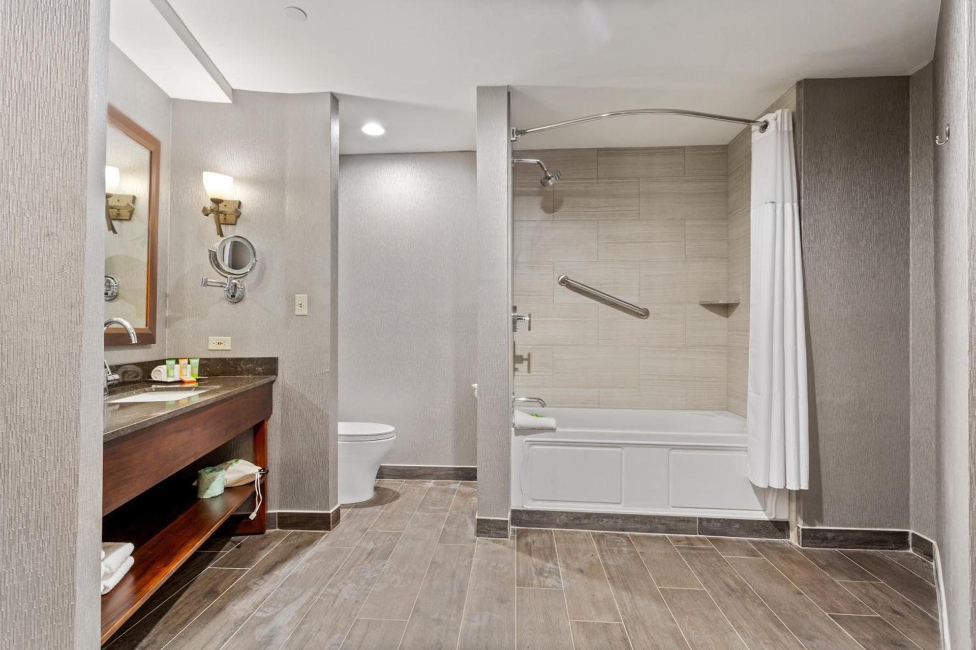 Wyndham Garden Baronne Plaza photo 23