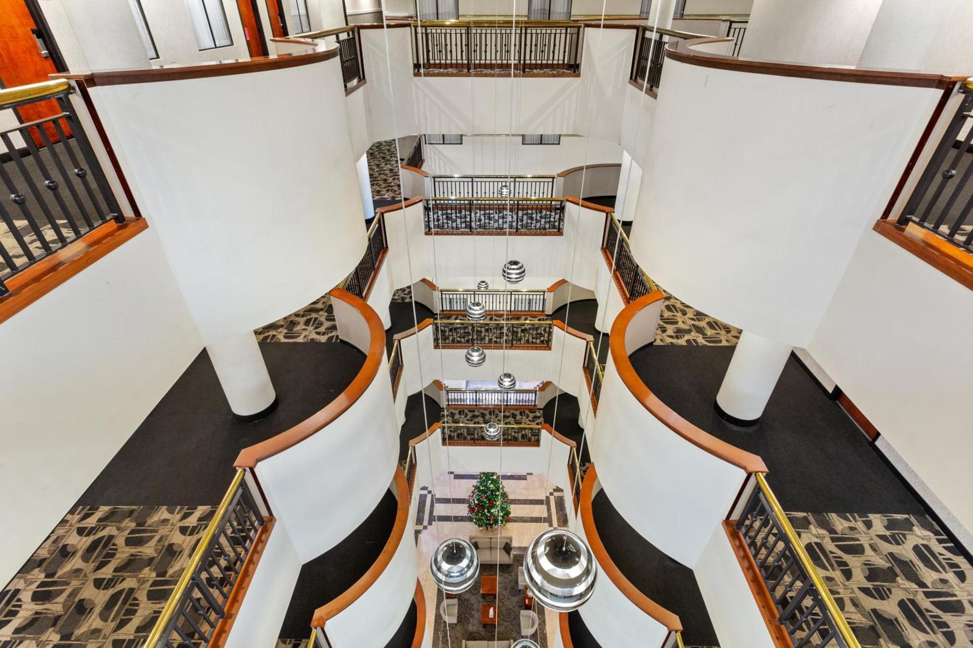 Wyndham Garden Baronne Plaza photo 26