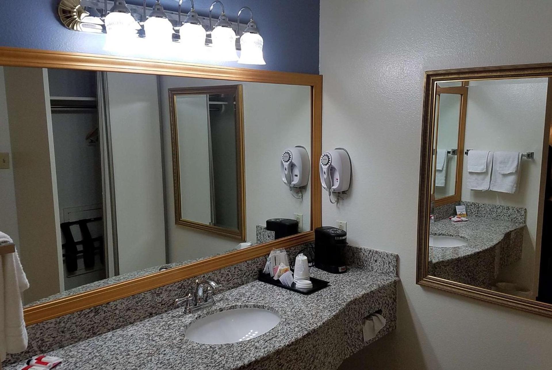 Days Inn by Wyndham Grand Junction photo 10