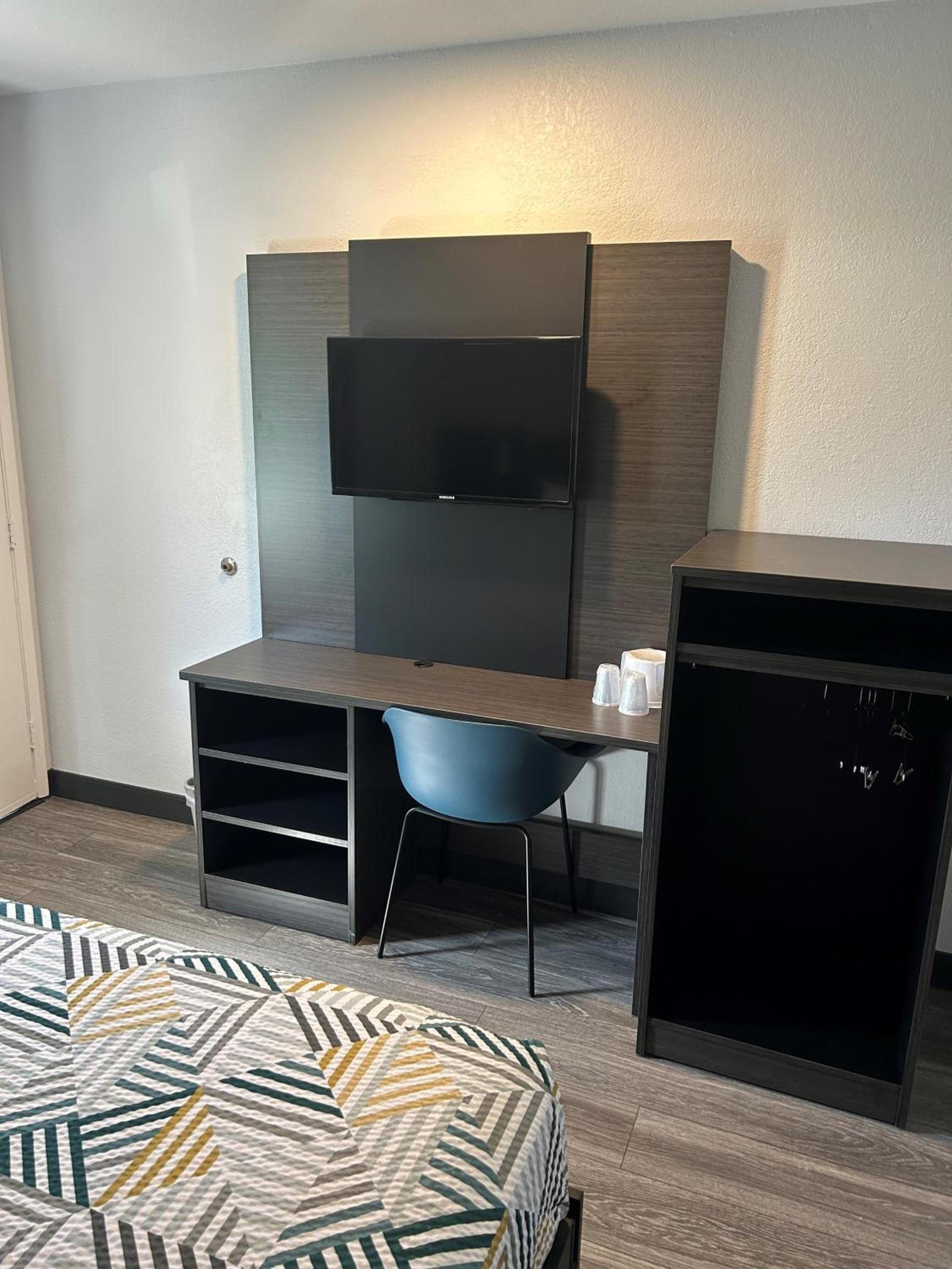 Motel 6-Marina, CA - Monterey photo 49