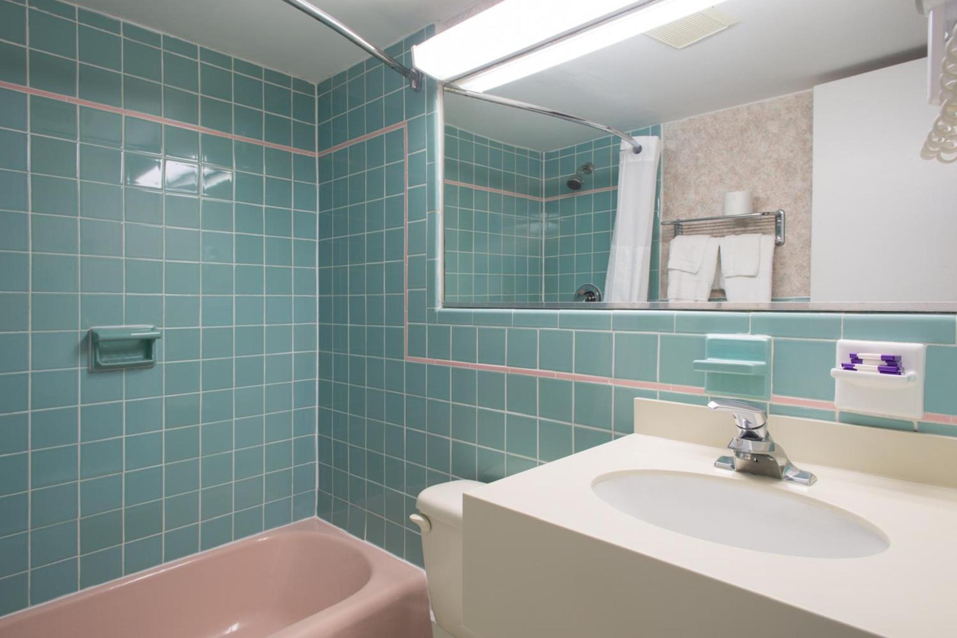 Atlantic Motor Inn Near Boardwalk photo 25