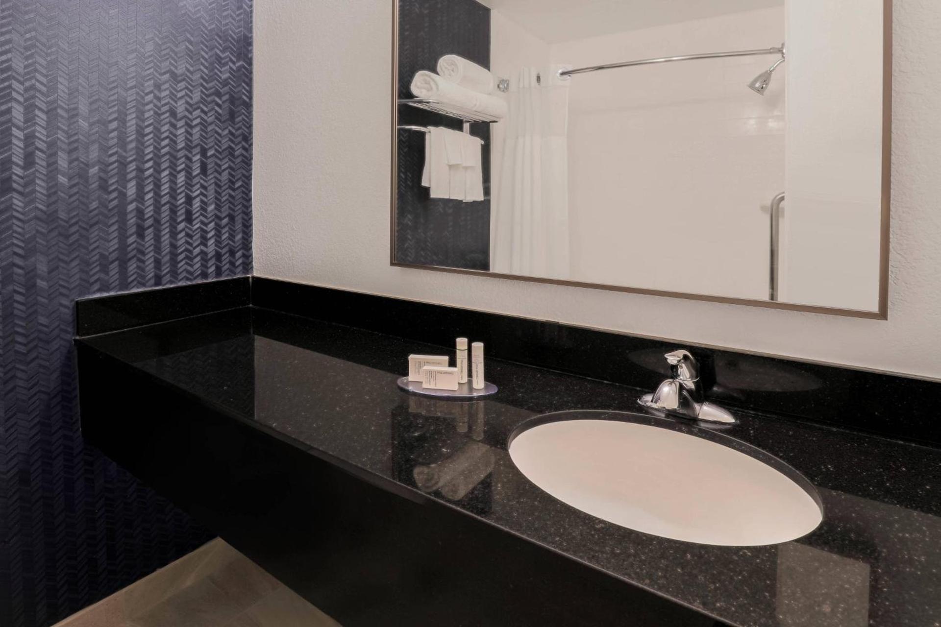 Fairfield Inn & Suites Houston Westchase photo 9