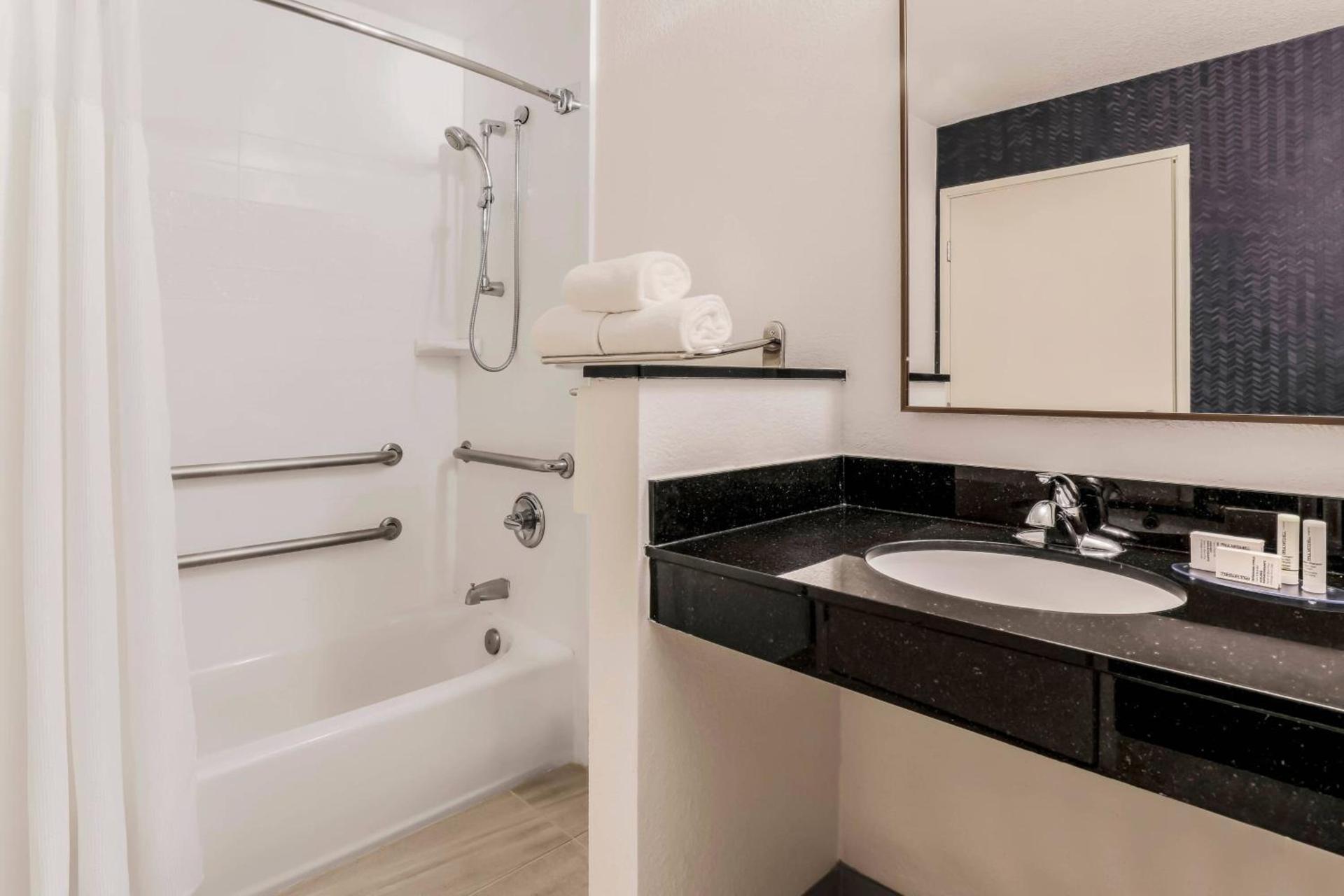 Fairfield Inn & Suites Houston Westchase photo 11