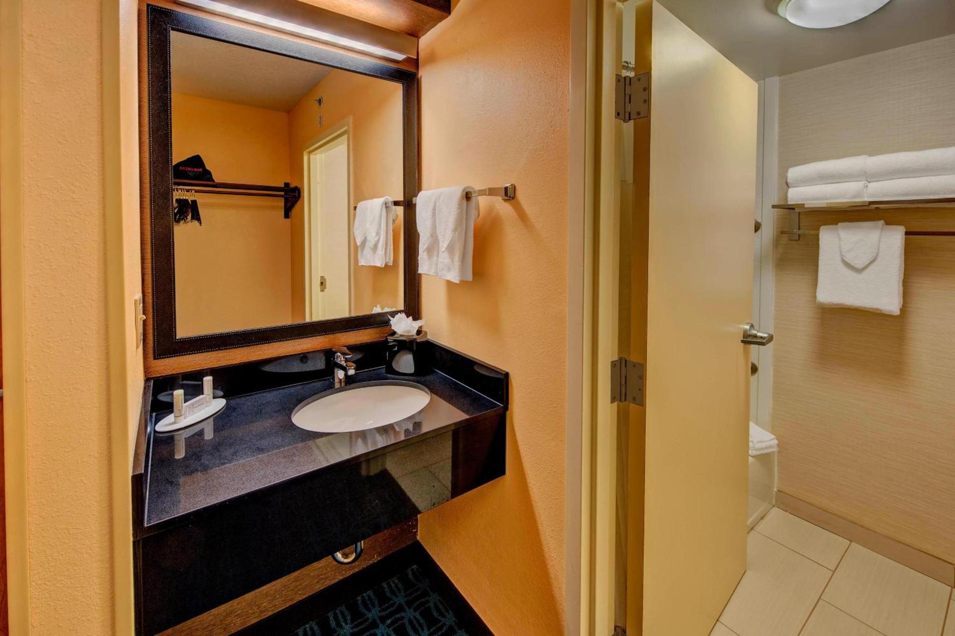 Fairfield Inn and Suites by Marriott Orlando Near Universal Orlando photo 9