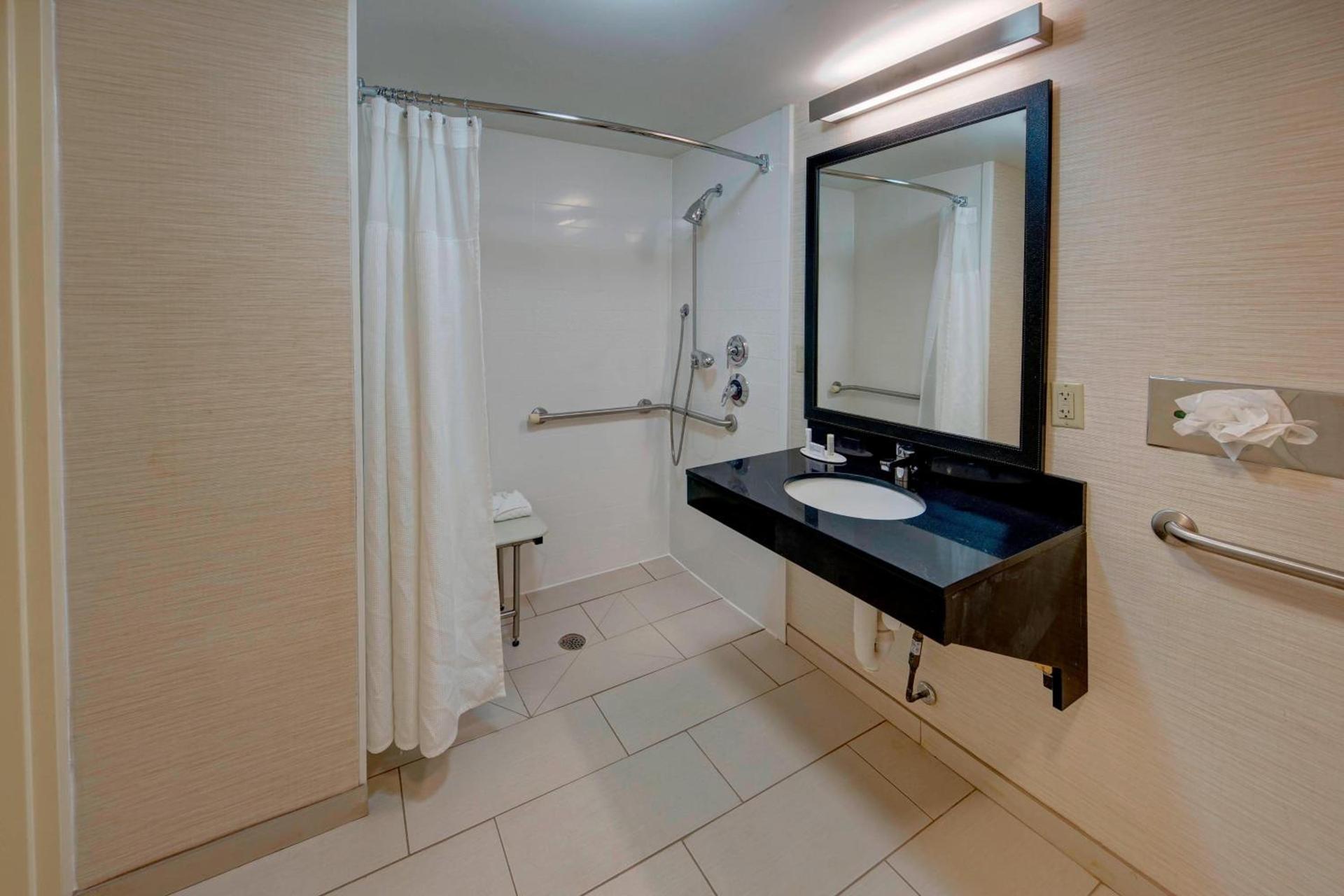 Fairfield Inn and Suites by Marriott Orlando Near Universal Orlando photo 12