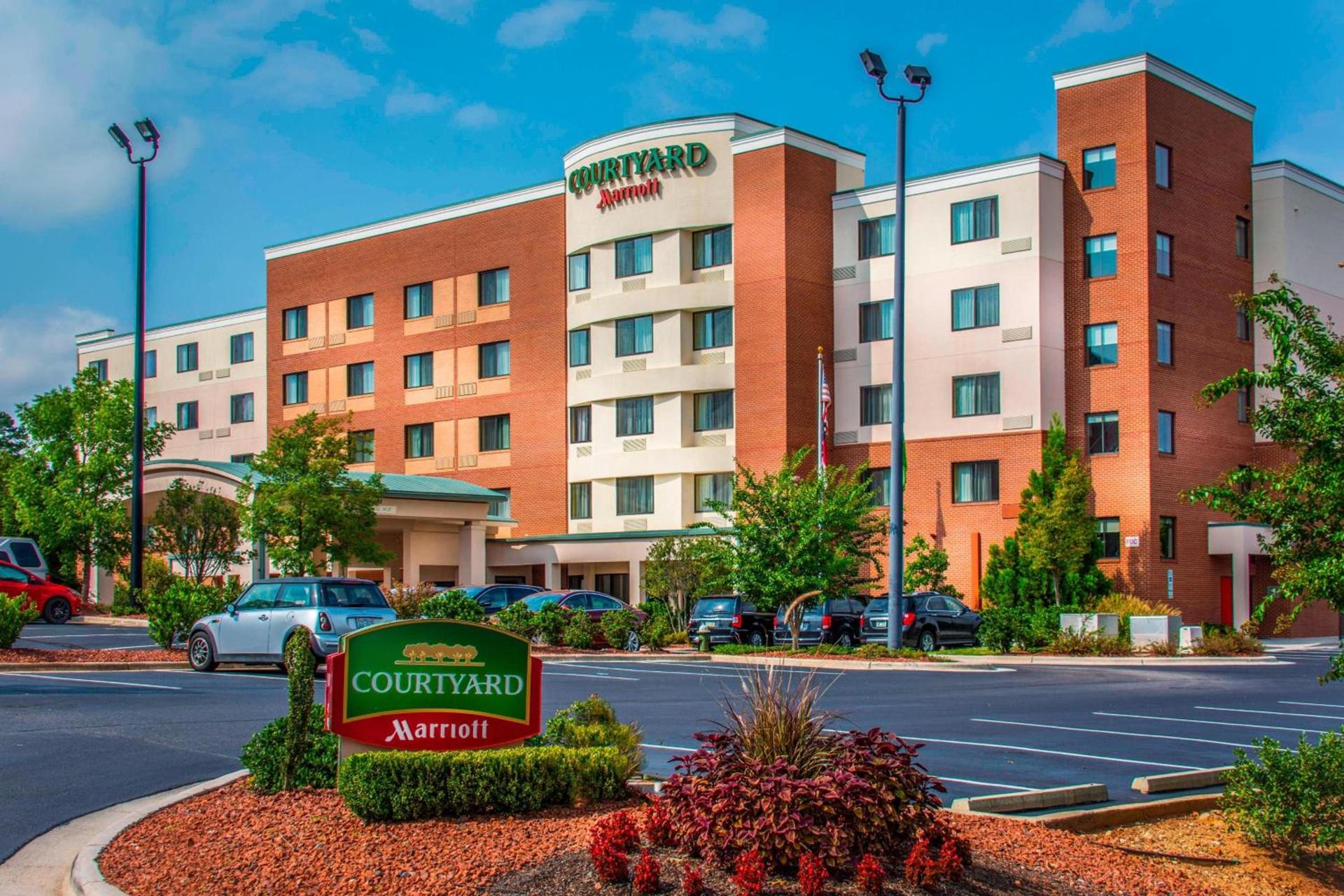 Courtyard Greensboro Airport photo 1