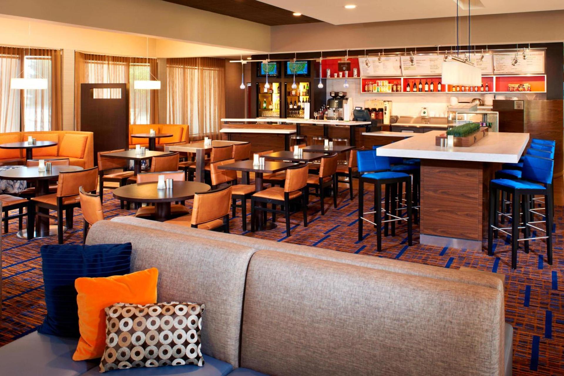 Courtyard by Marriott Rockford photo 4