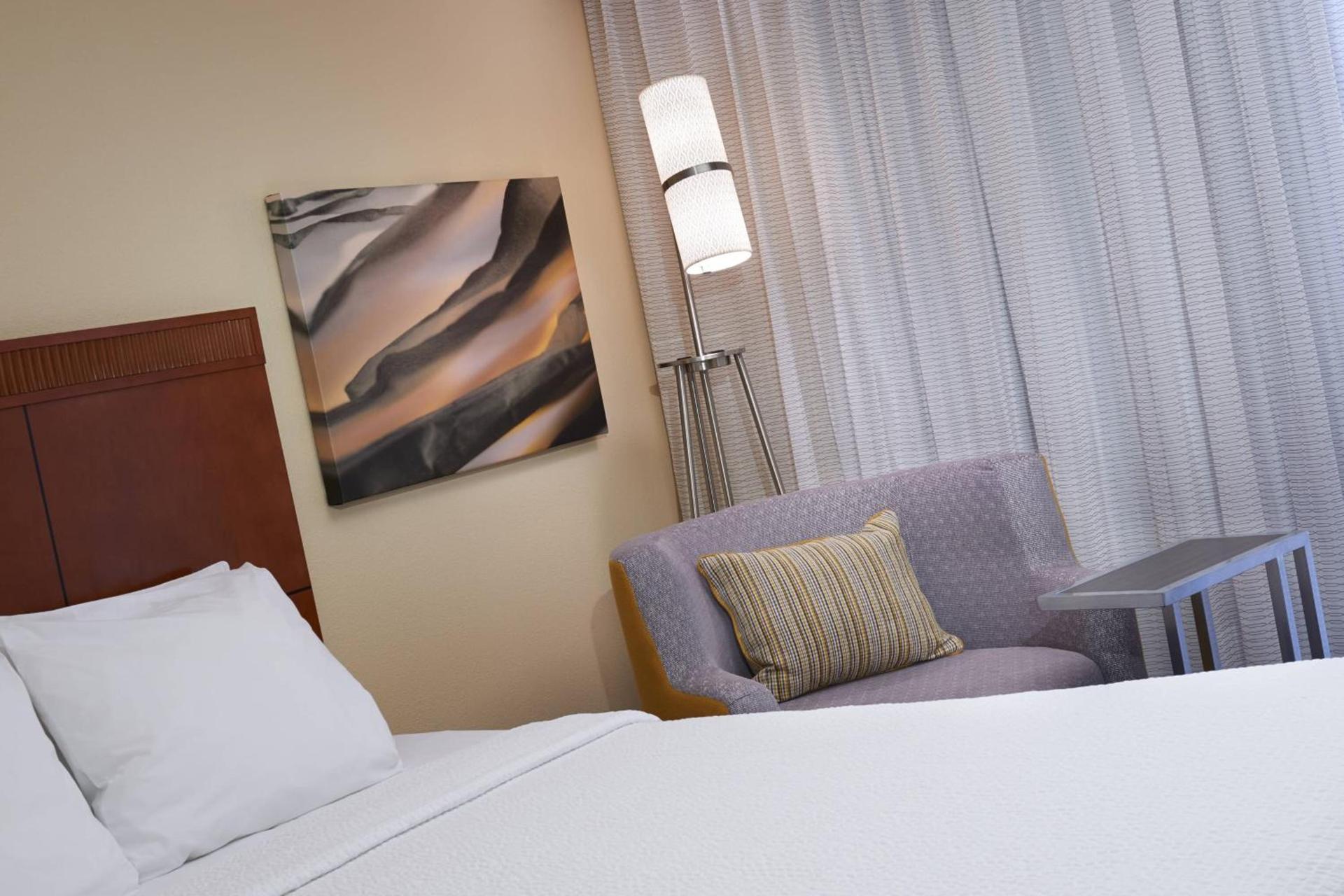 Courtyard by Marriott Rockford photo 9