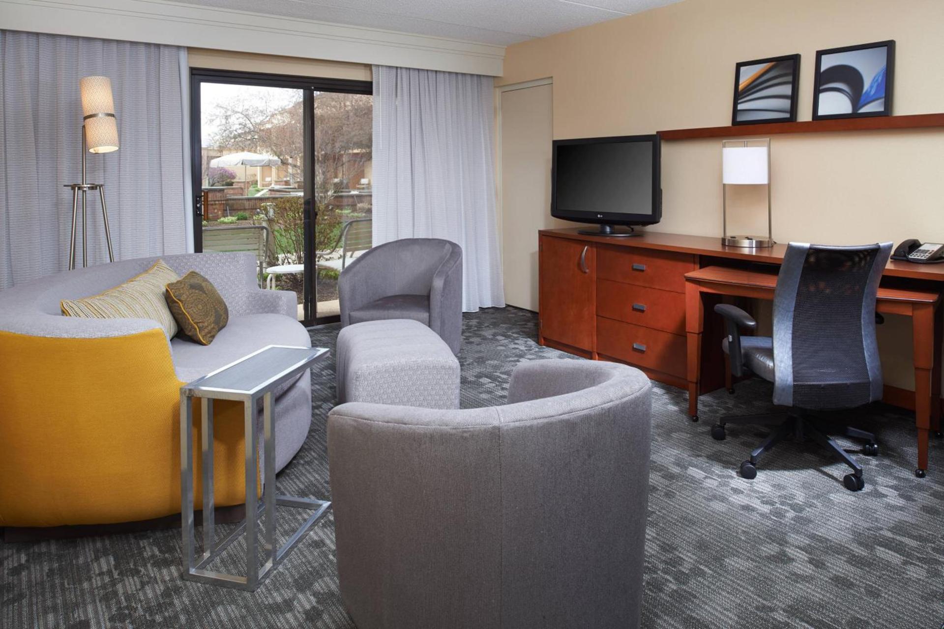 Courtyard by Marriott Rockford photo 18