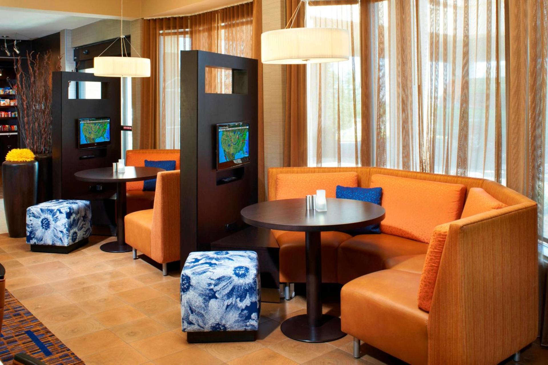 Courtyard by Marriott Rockford photo 24