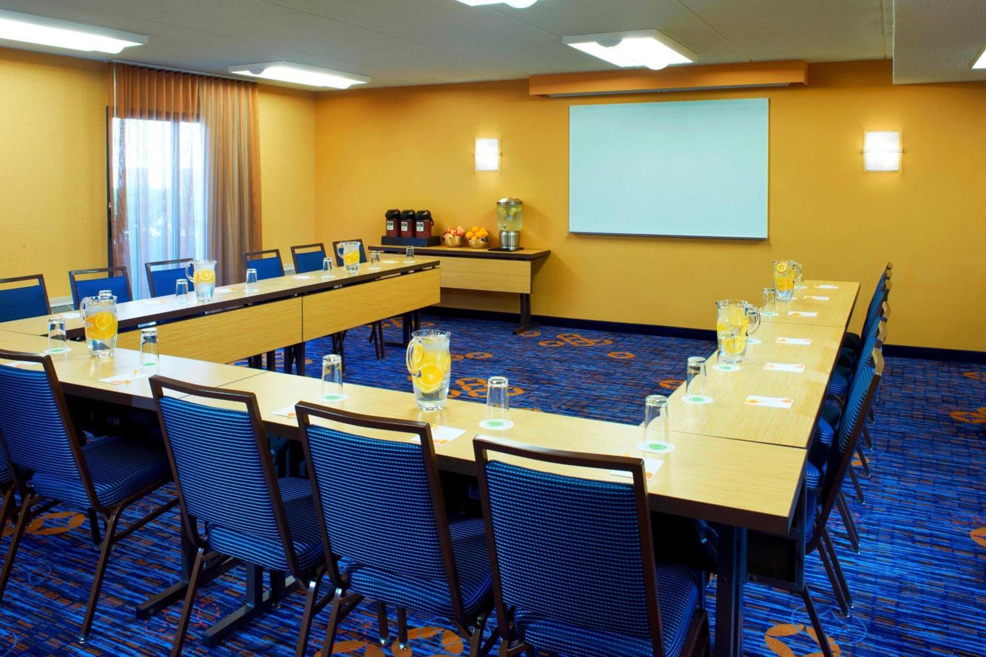 Courtyard by Marriott Rockford photo 31