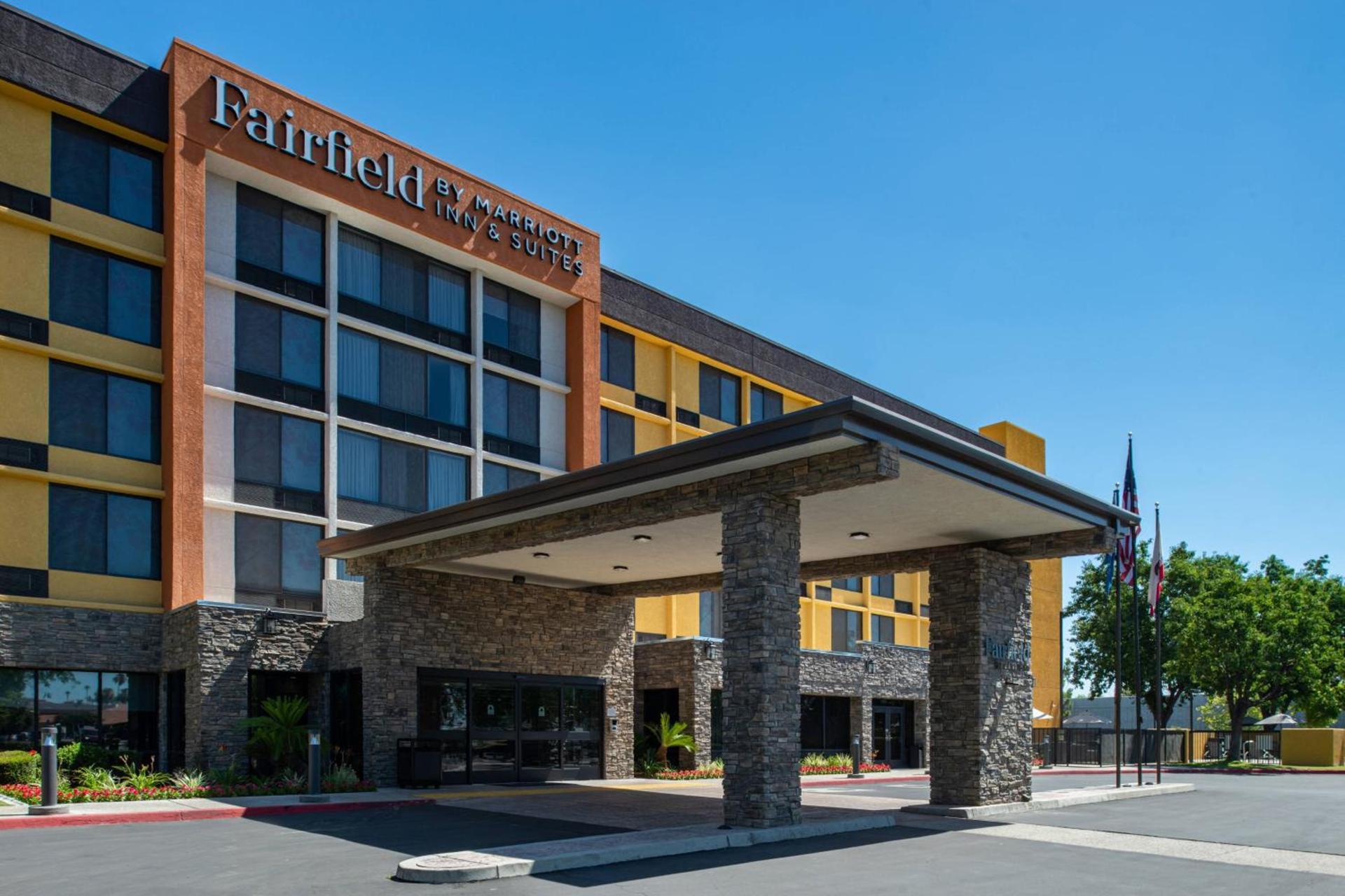 Fairfield Inn and Suites by Marriott Bakersfield Central photo 1