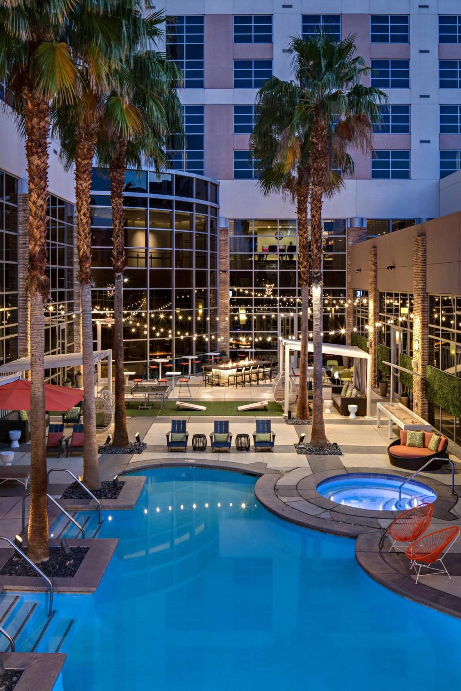 Renaissance Las Vegas Hotel photo 42