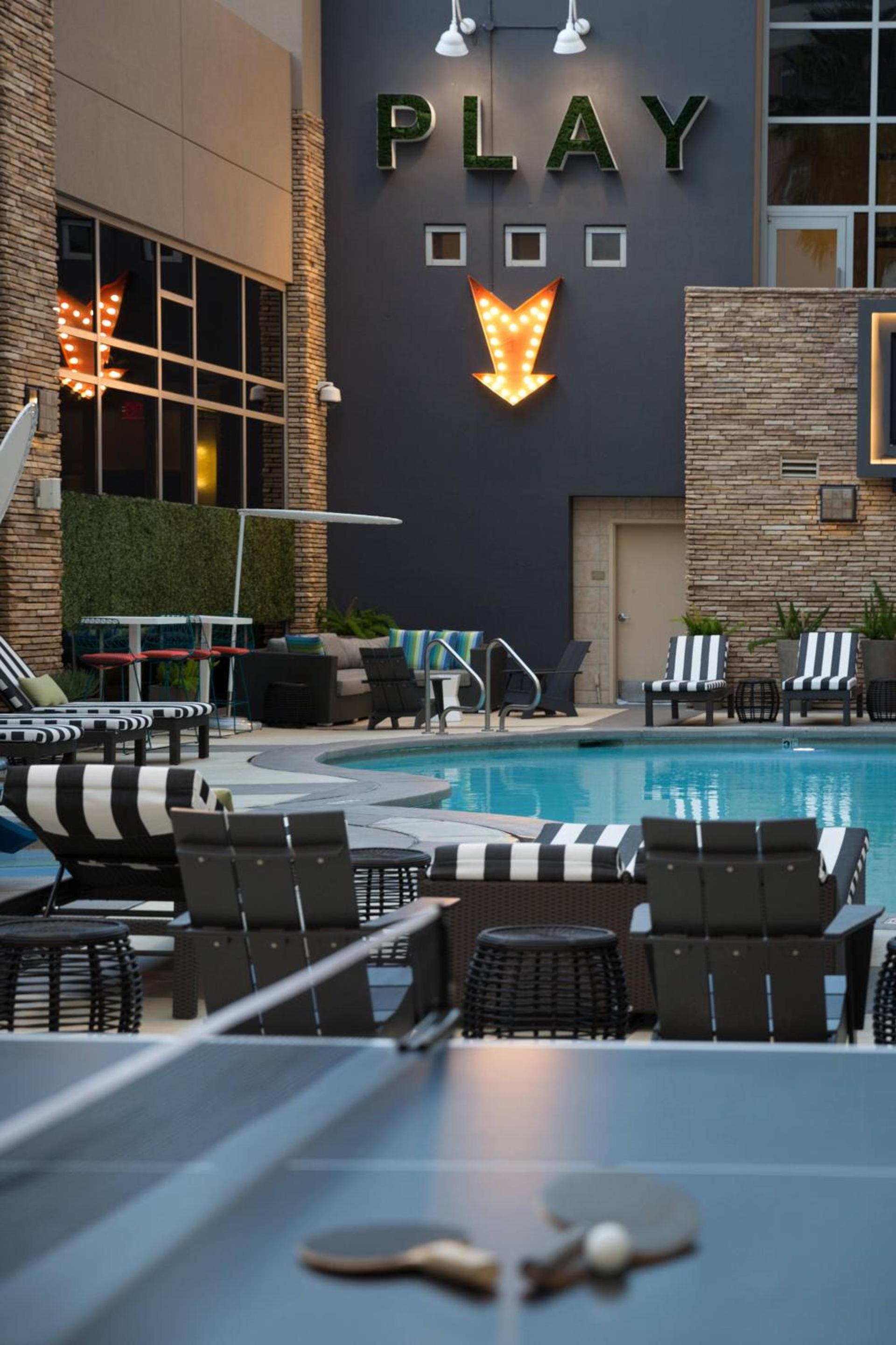 Renaissance Las Vegas Hotel photo 43