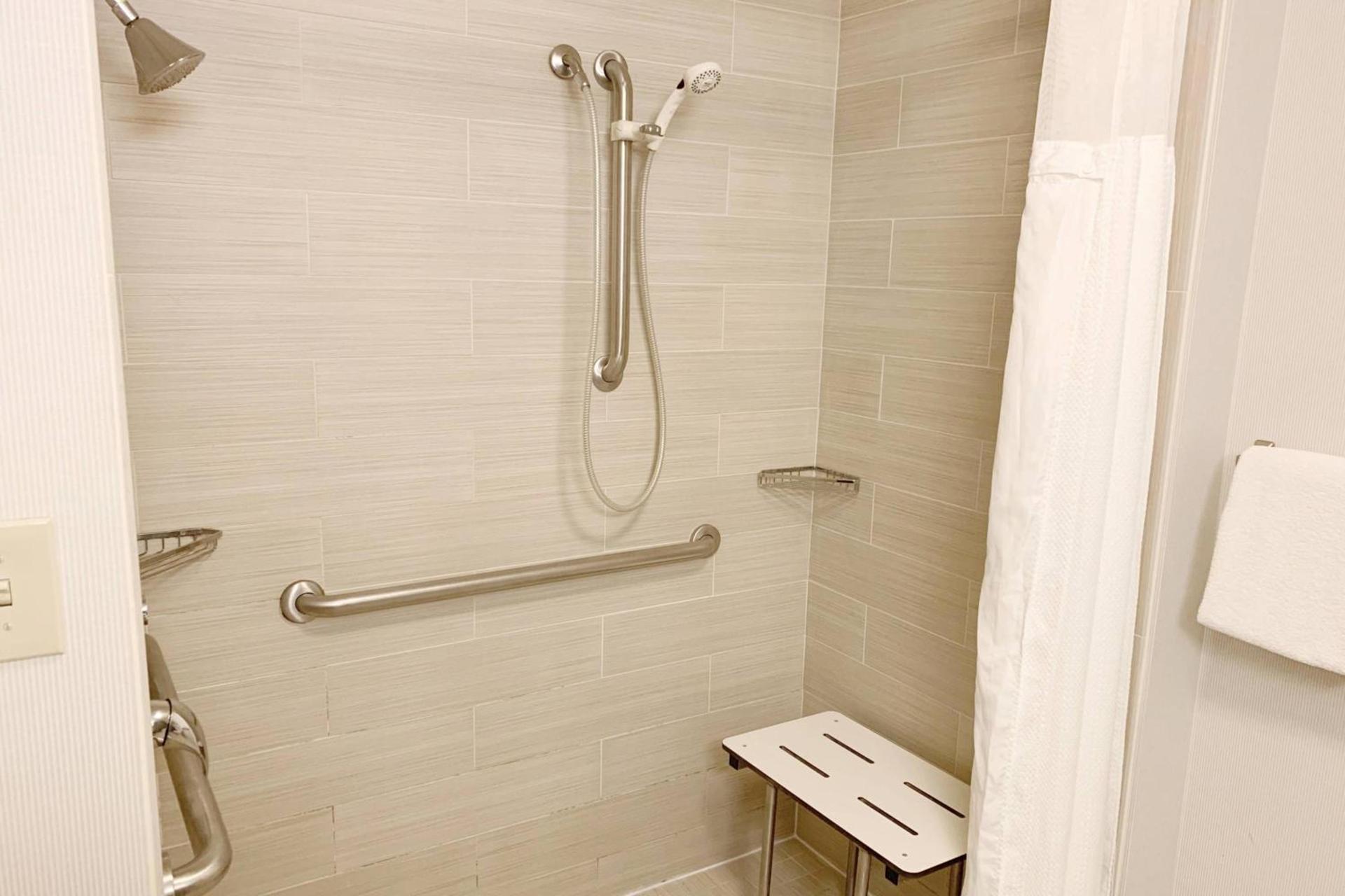 Courtyard by Marriott Cleveland Westlake photo 8