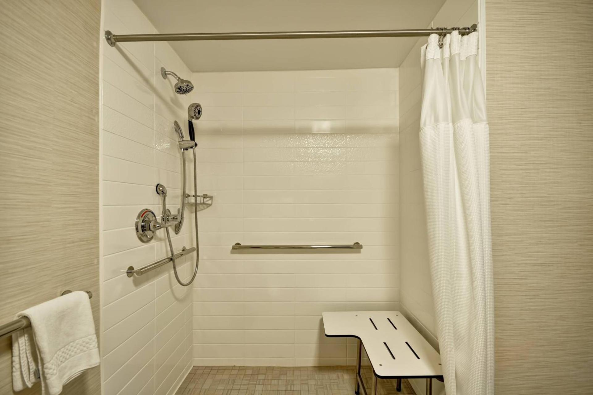 Fairfield Inn & Suites by Marriott Atlanta Vinings/Galleria photo 12