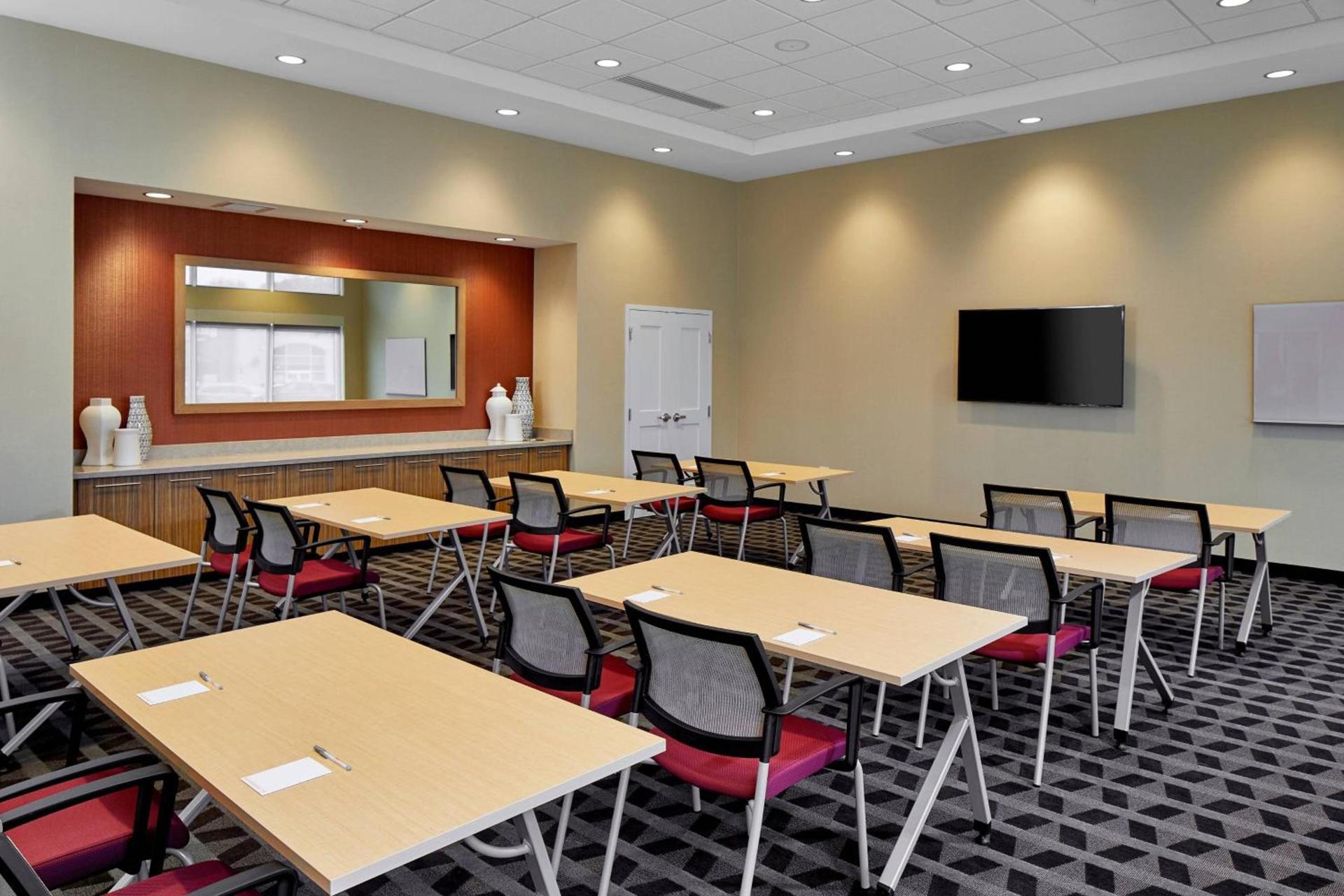 TownePlace Suites by Marriott Columbus North - OSU photo 40