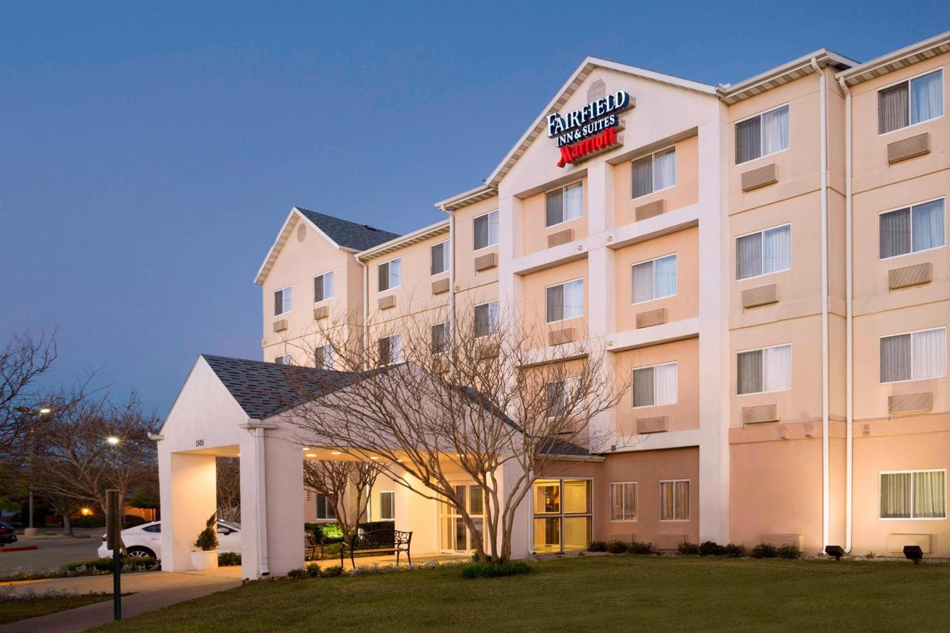 Fairfield Inn & Suites Fort Worth University Drive photo 2