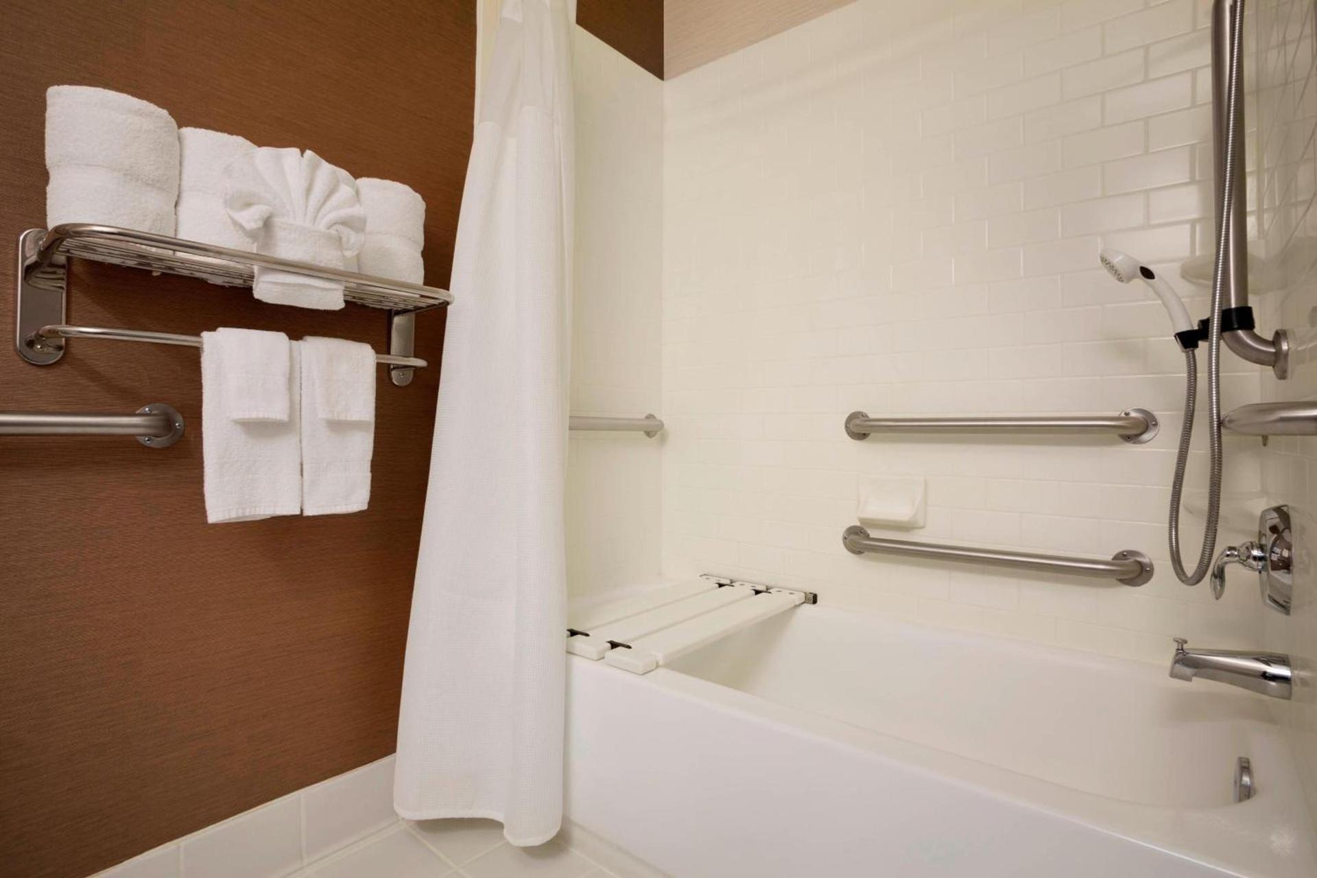 Fairfield Inn & Suites Fort Worth University Drive photo 9