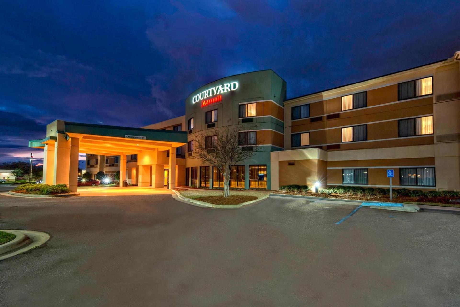 Courtyard by Marriott Alexandria — hotel in Alexandria
