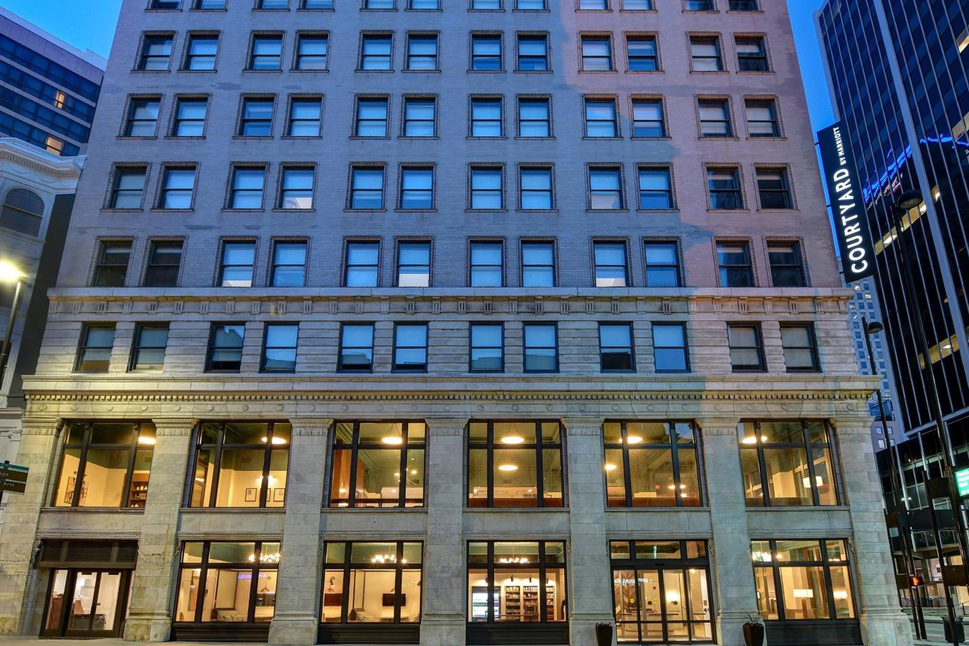 Courtyard by Marriott Cincinnati Downtown photo 2