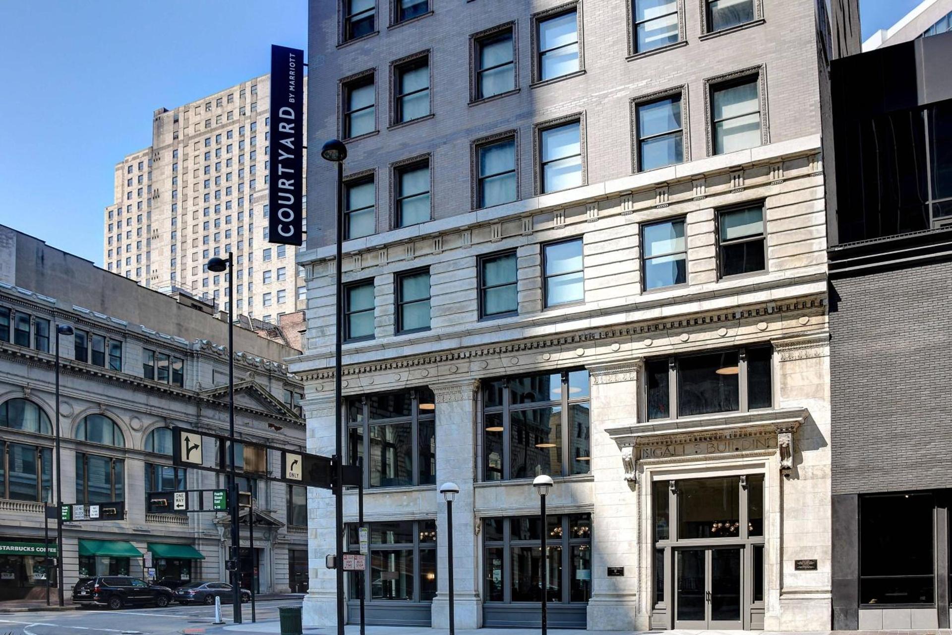 Courtyard by Marriott Cincinnati Downtown photo 1