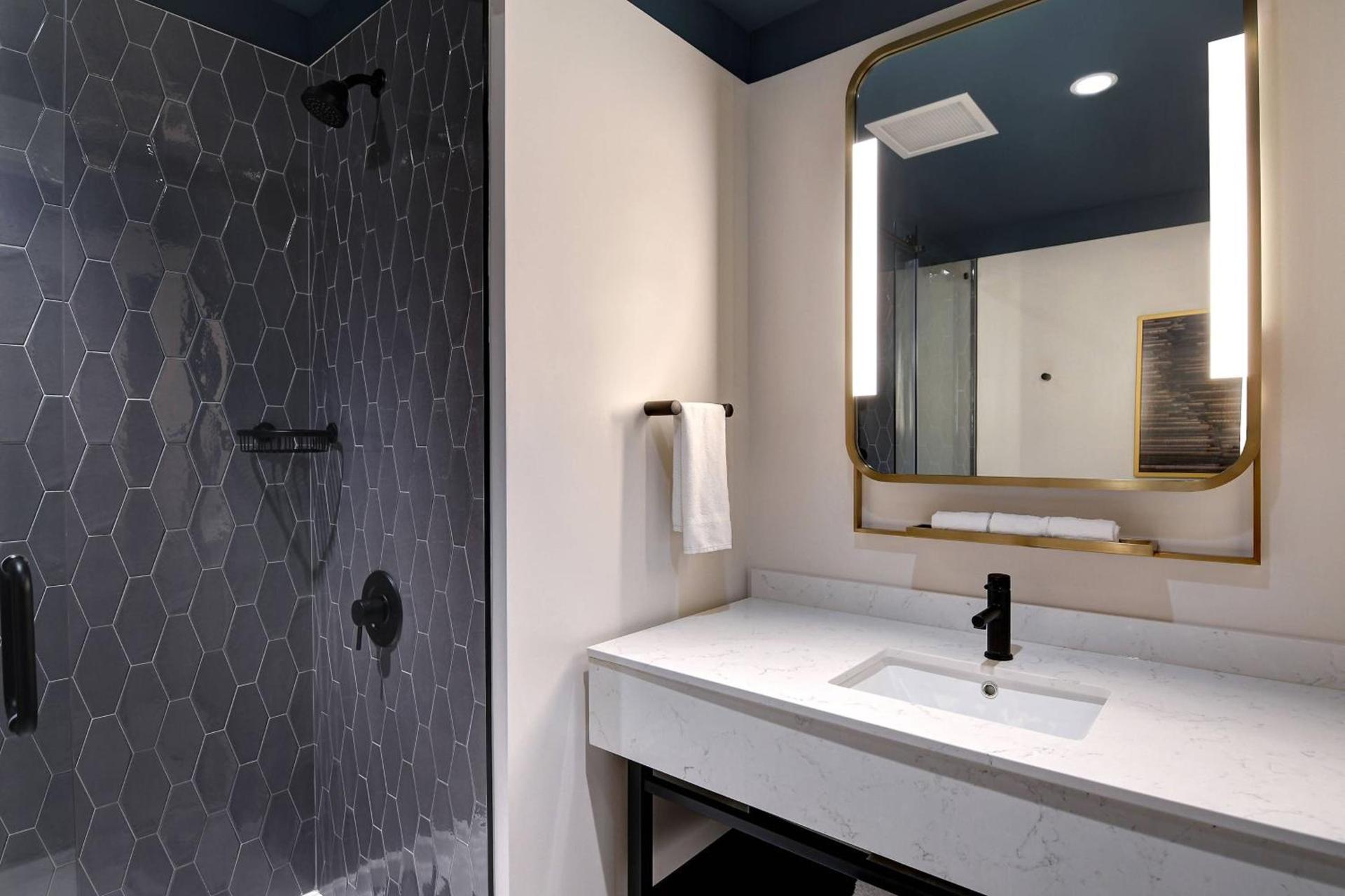 Courtyard by Marriott Cincinnati Downtown photo 15