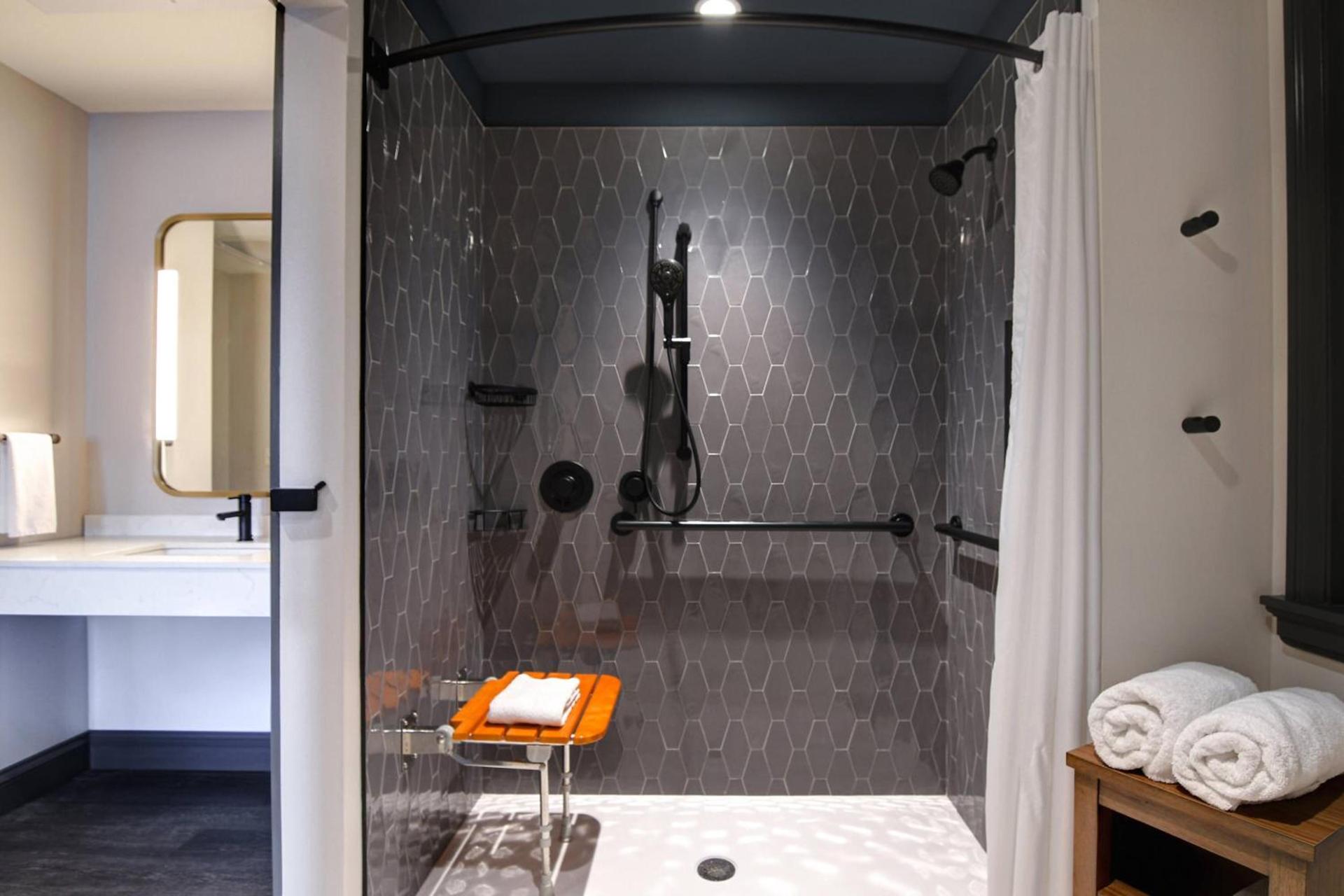 Courtyard by Marriott Cincinnati Downtown photo 16