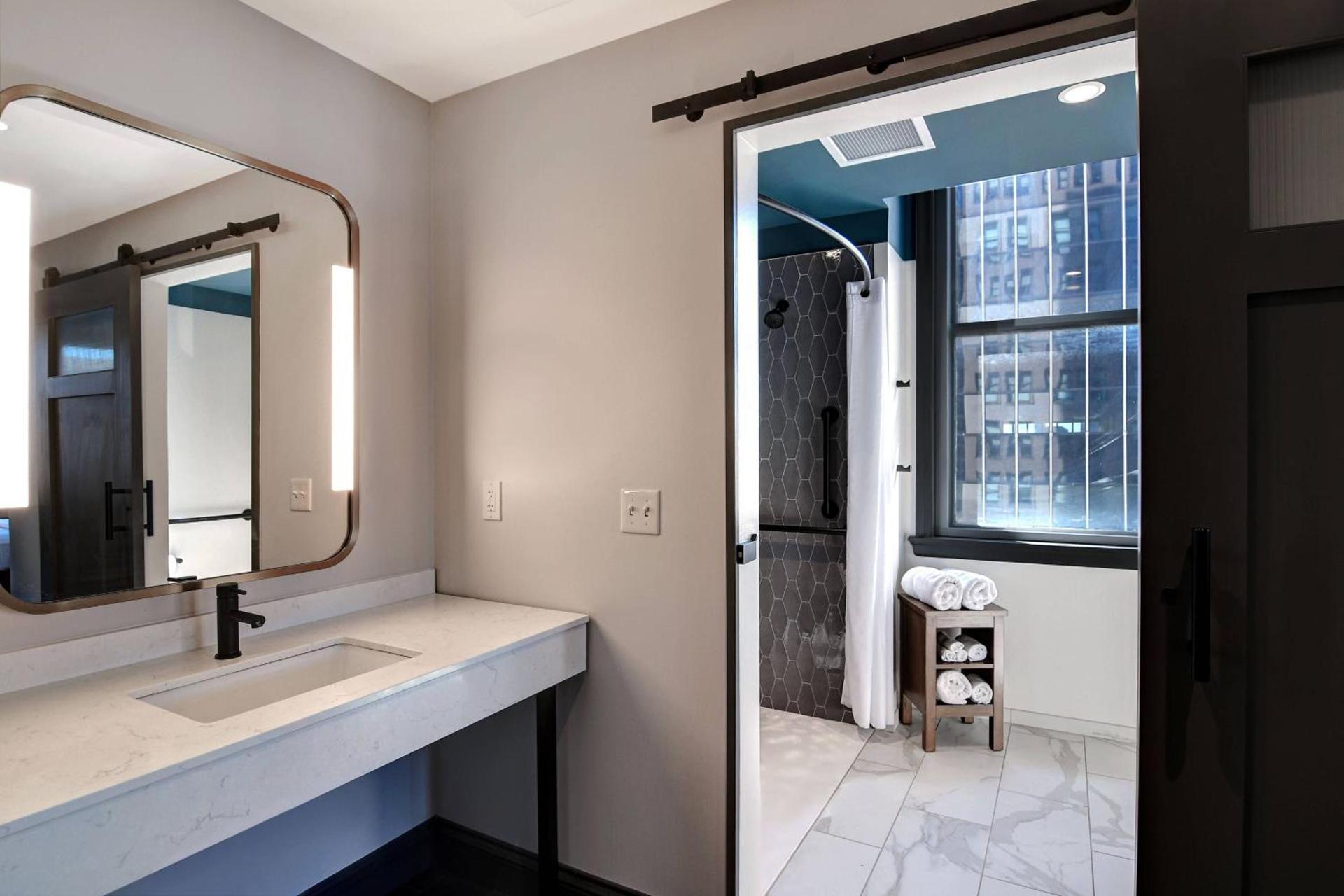 Courtyard by Marriott Cincinnati Downtown photo 17