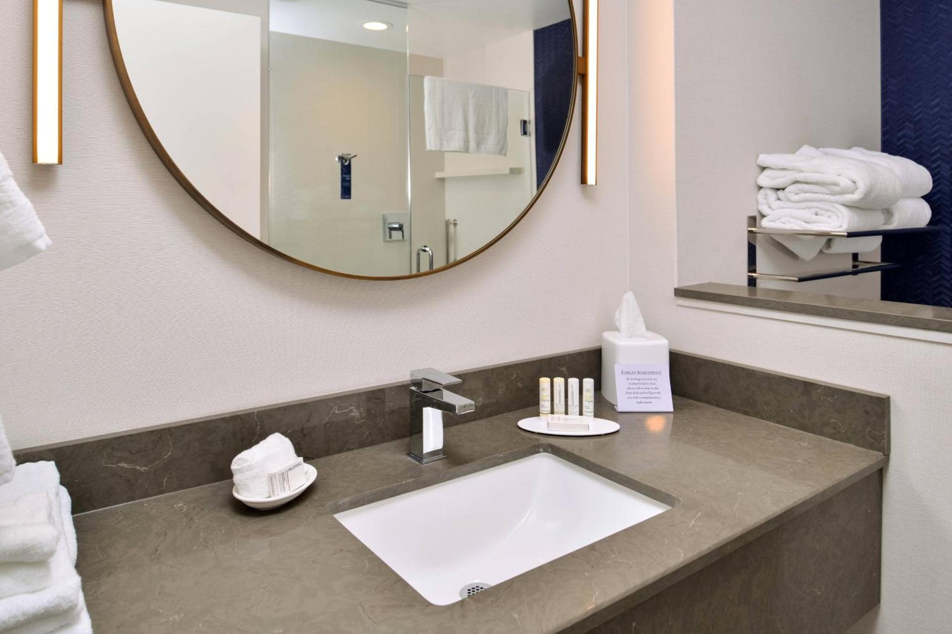 Fairfield Inn & Suites by Marriott Canton photo 11