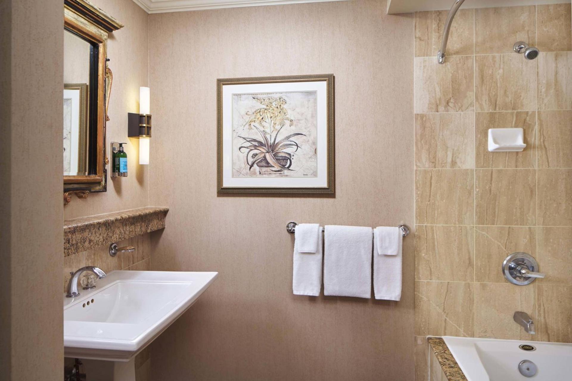 The Louie, A Davenport Hotel, Autograph Collection photo 7