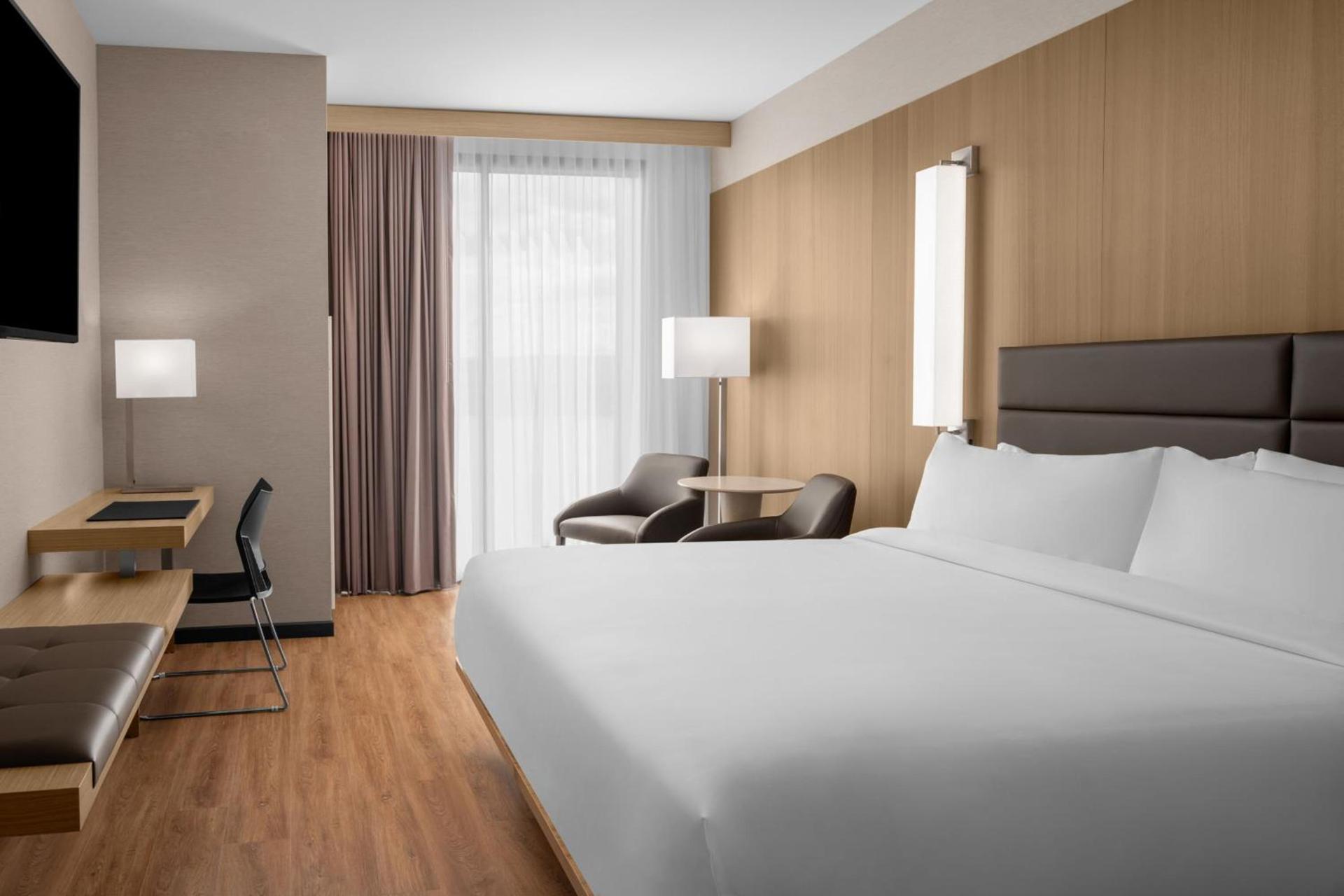 AC Hotel by Marriott Vancouver Waterfront photo 3