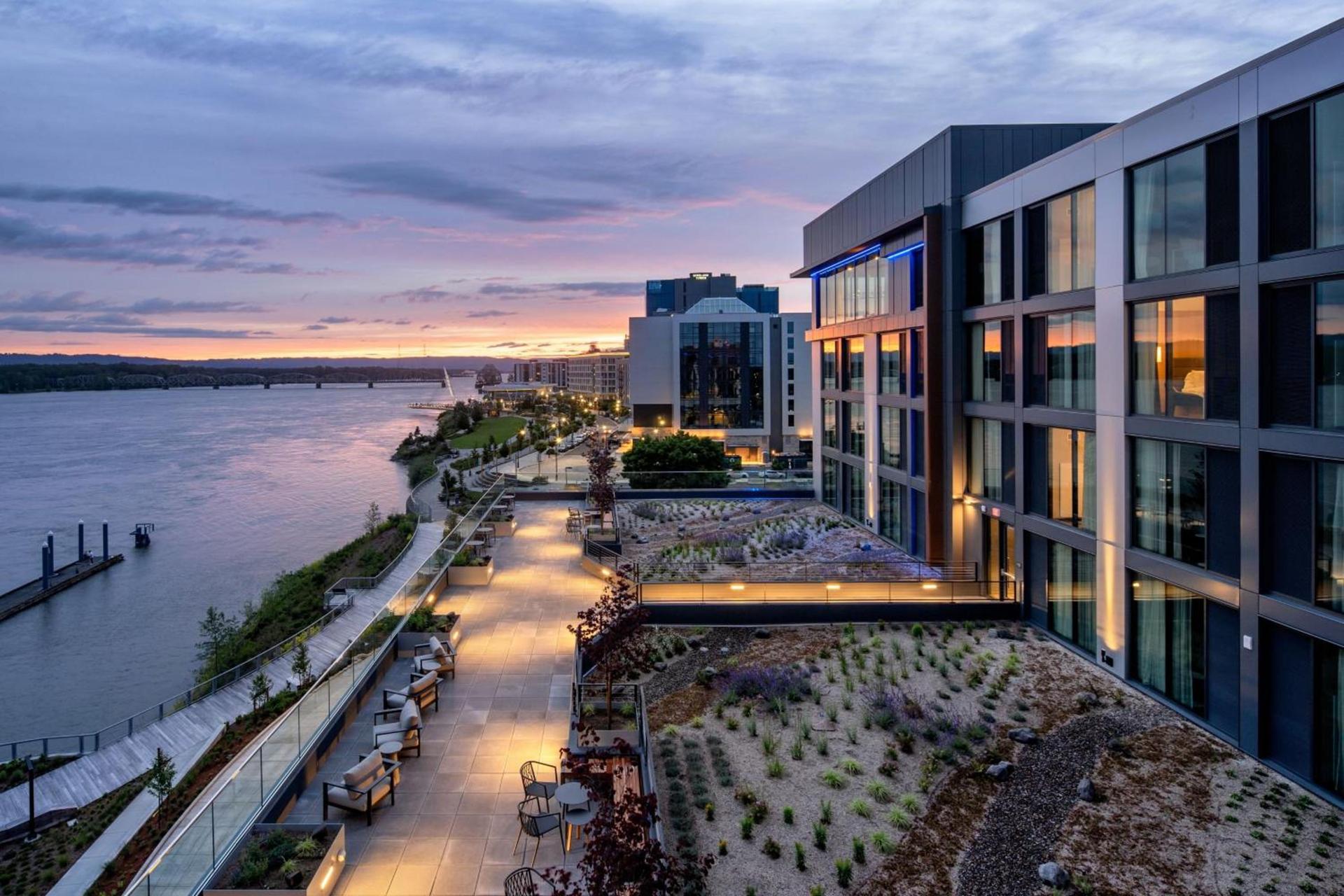 AC Hotel by Marriott Vancouver Waterfront photo 1