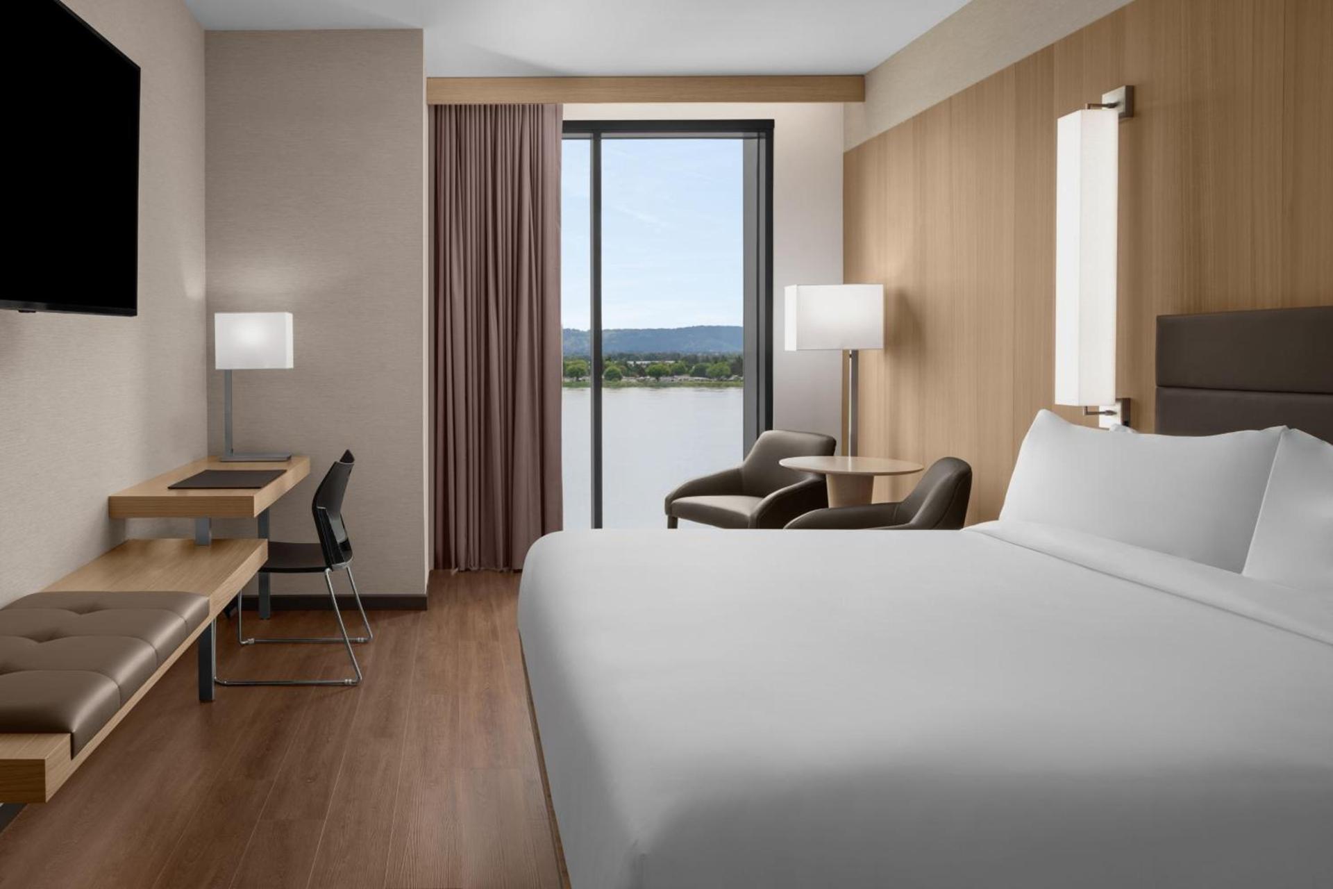 AC Hotel by Marriott Vancouver Waterfront photo 6