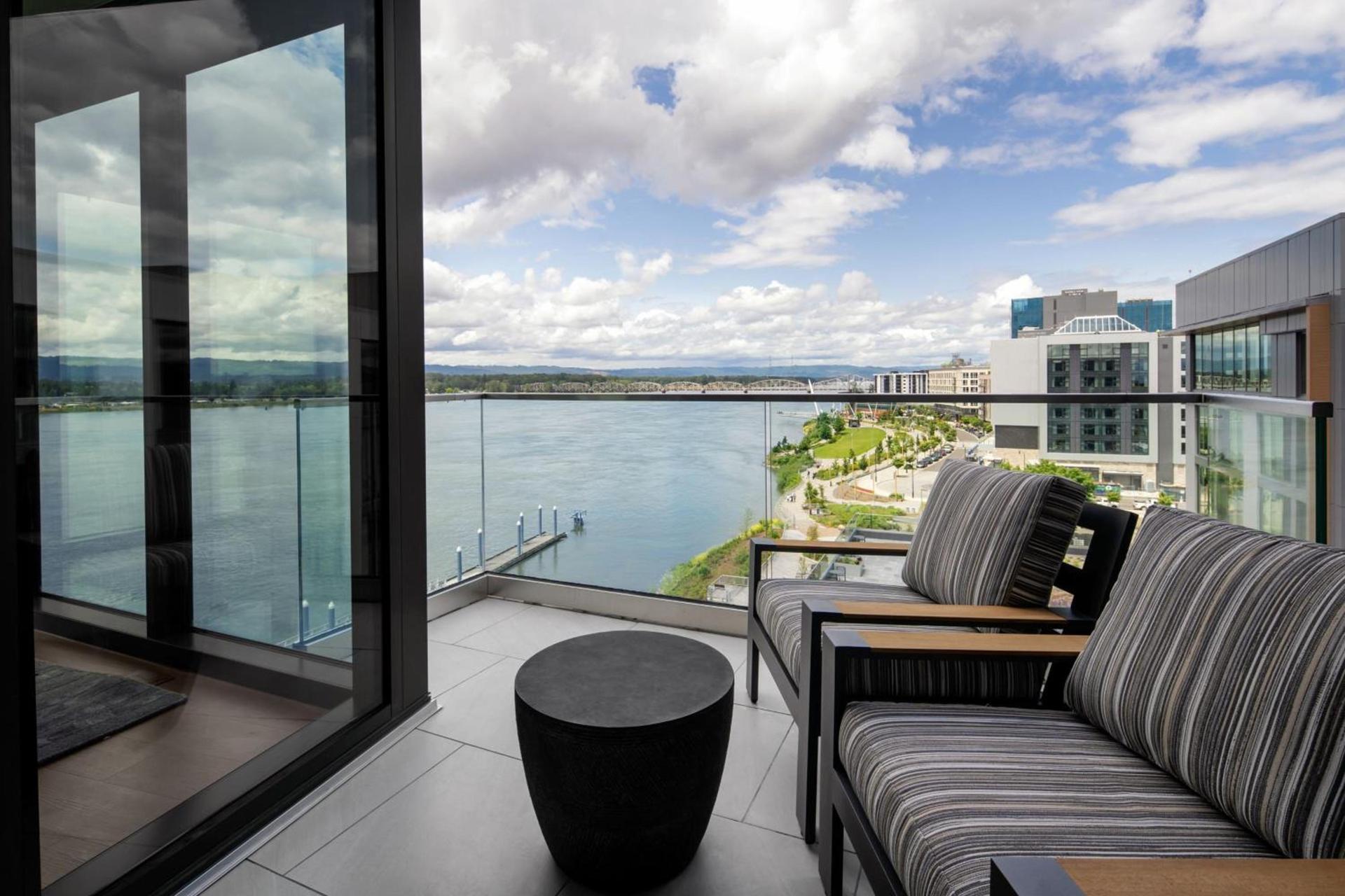 AC Hotel by Marriott Vancouver Waterfront photo 11