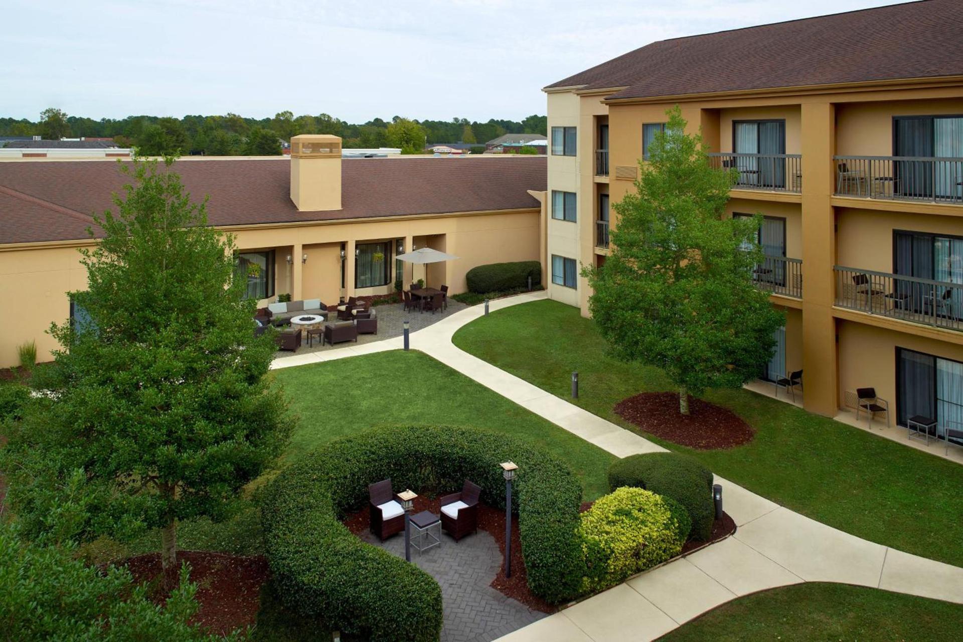 Courtyard by Marriott Fayetteville photo 1