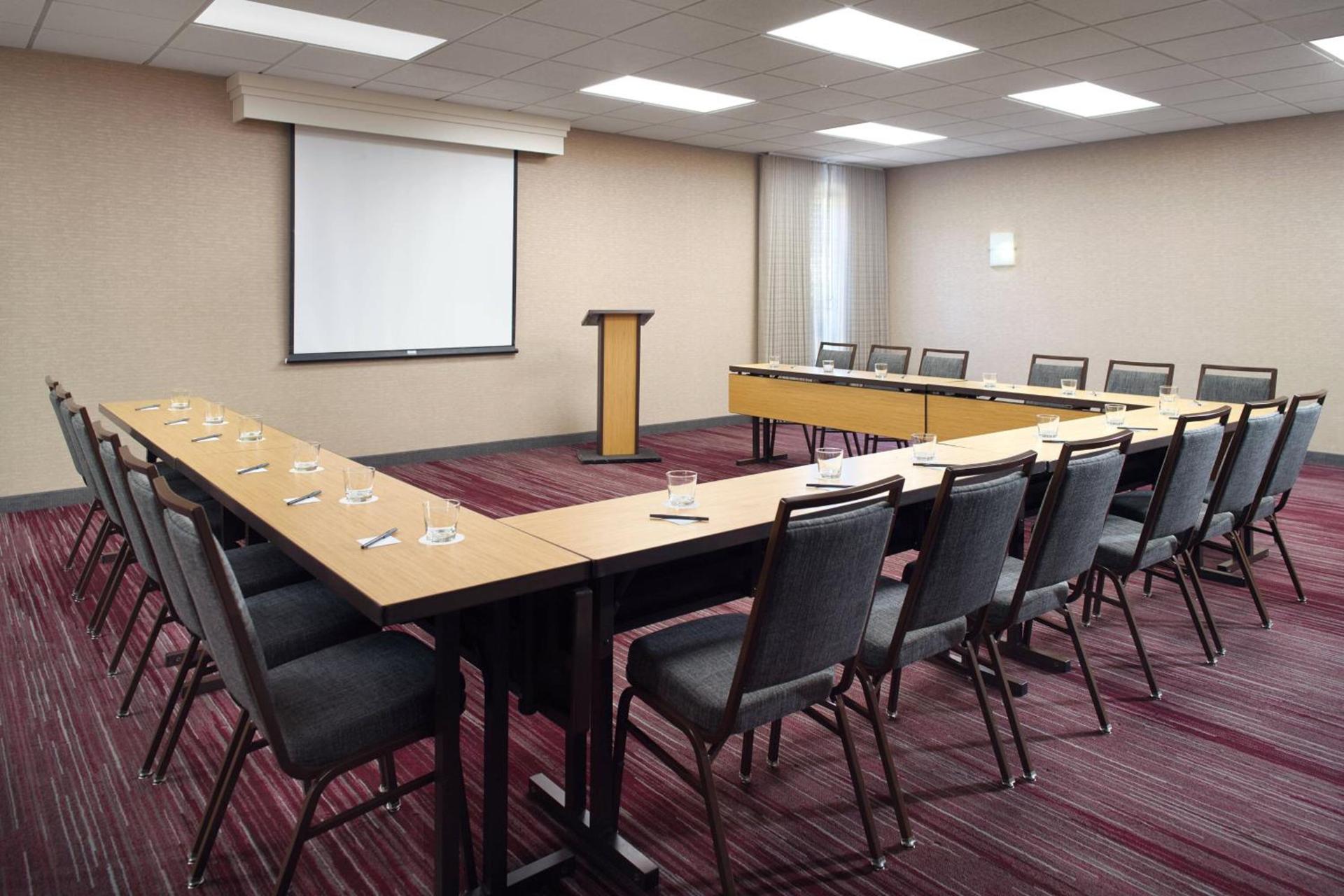 Courtyard by Marriott Fayetteville photo 11
