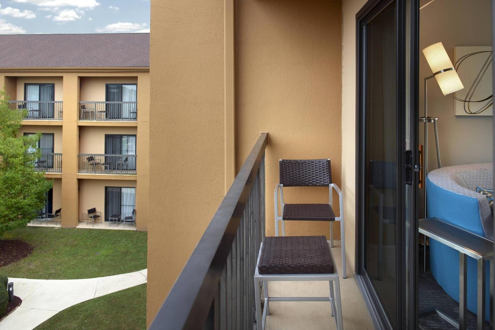 Courtyard by Marriott Fayetteville photo 17