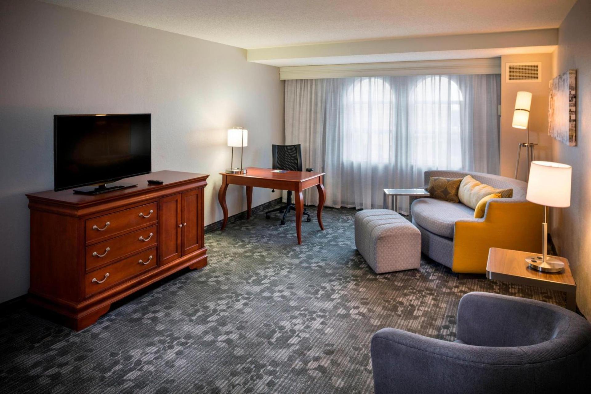 Courtyard by Marriott Norfolk Downtown photo 8