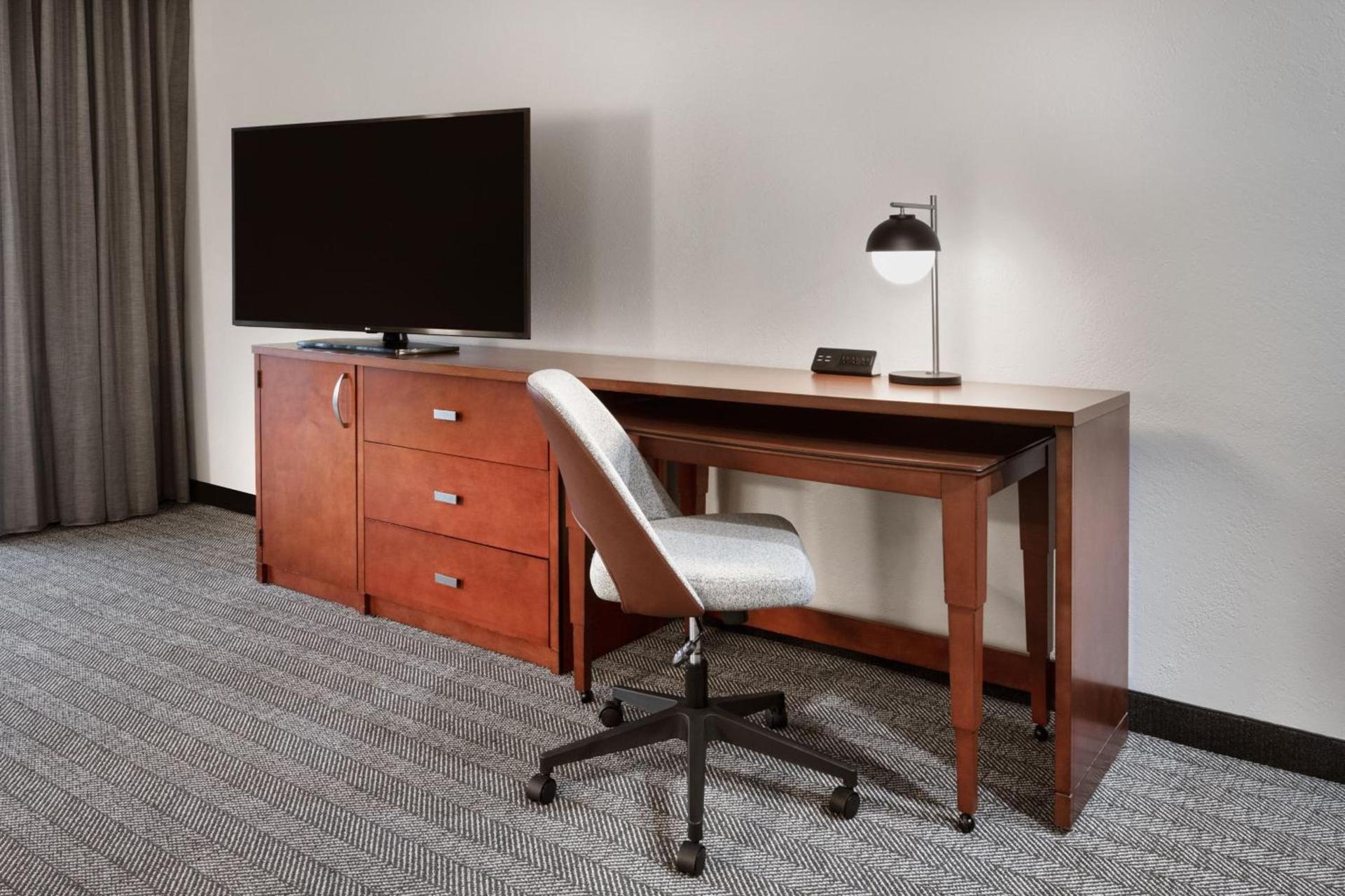 Courtyard by Marriott Memphis Airport photo 9