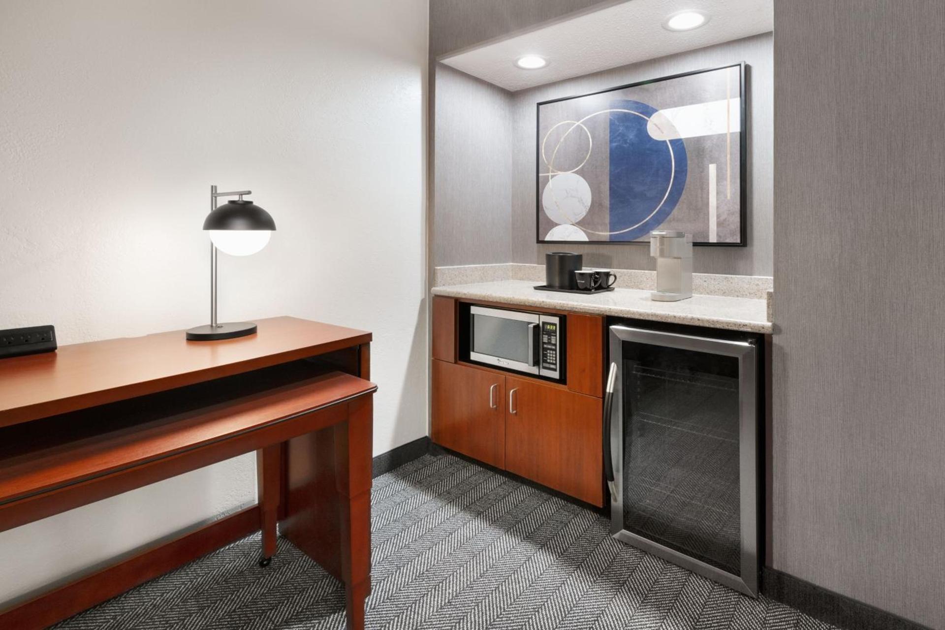 Courtyard by Marriott Memphis Airport photo 20