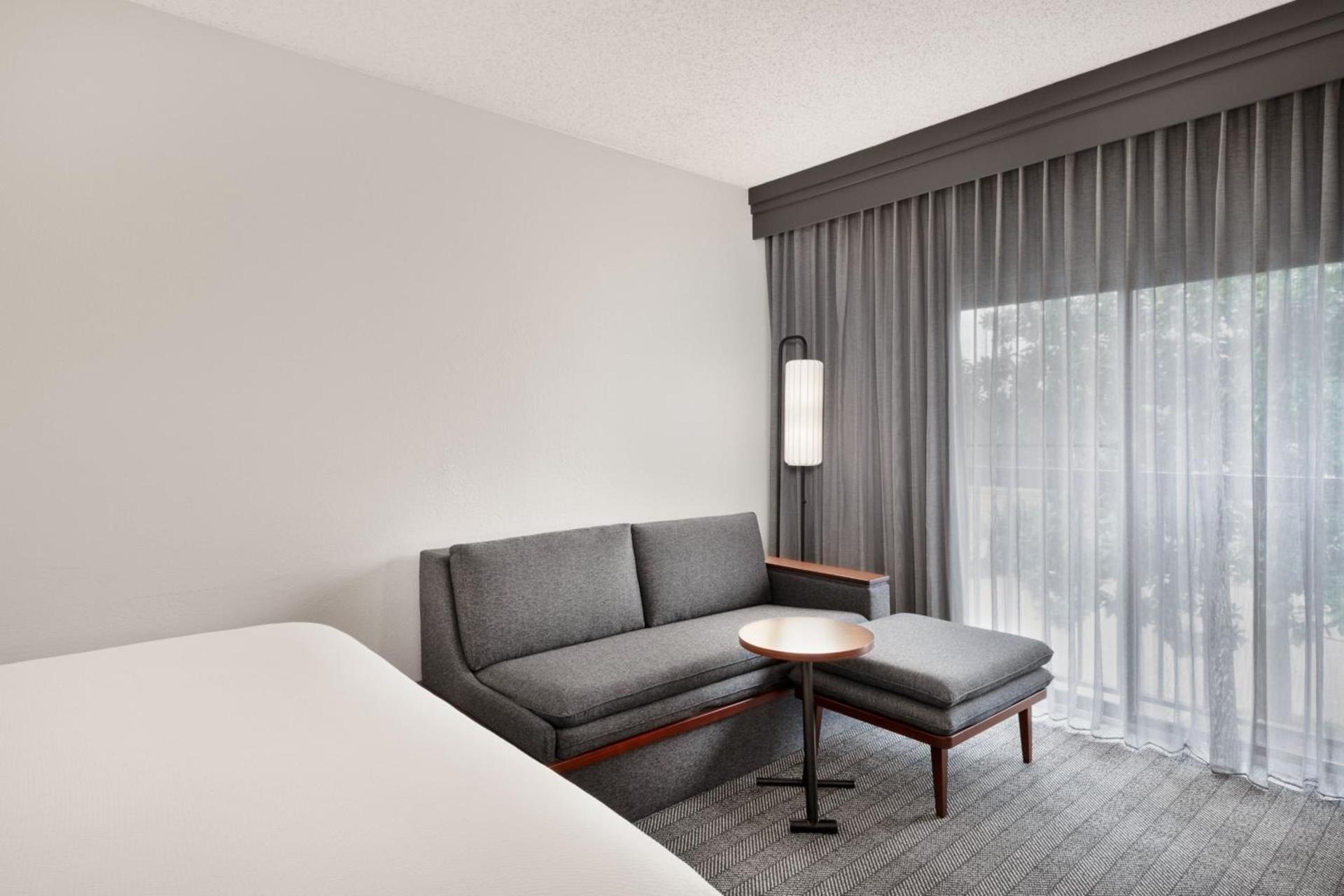 Courtyard by Marriott Memphis Airport photo 21