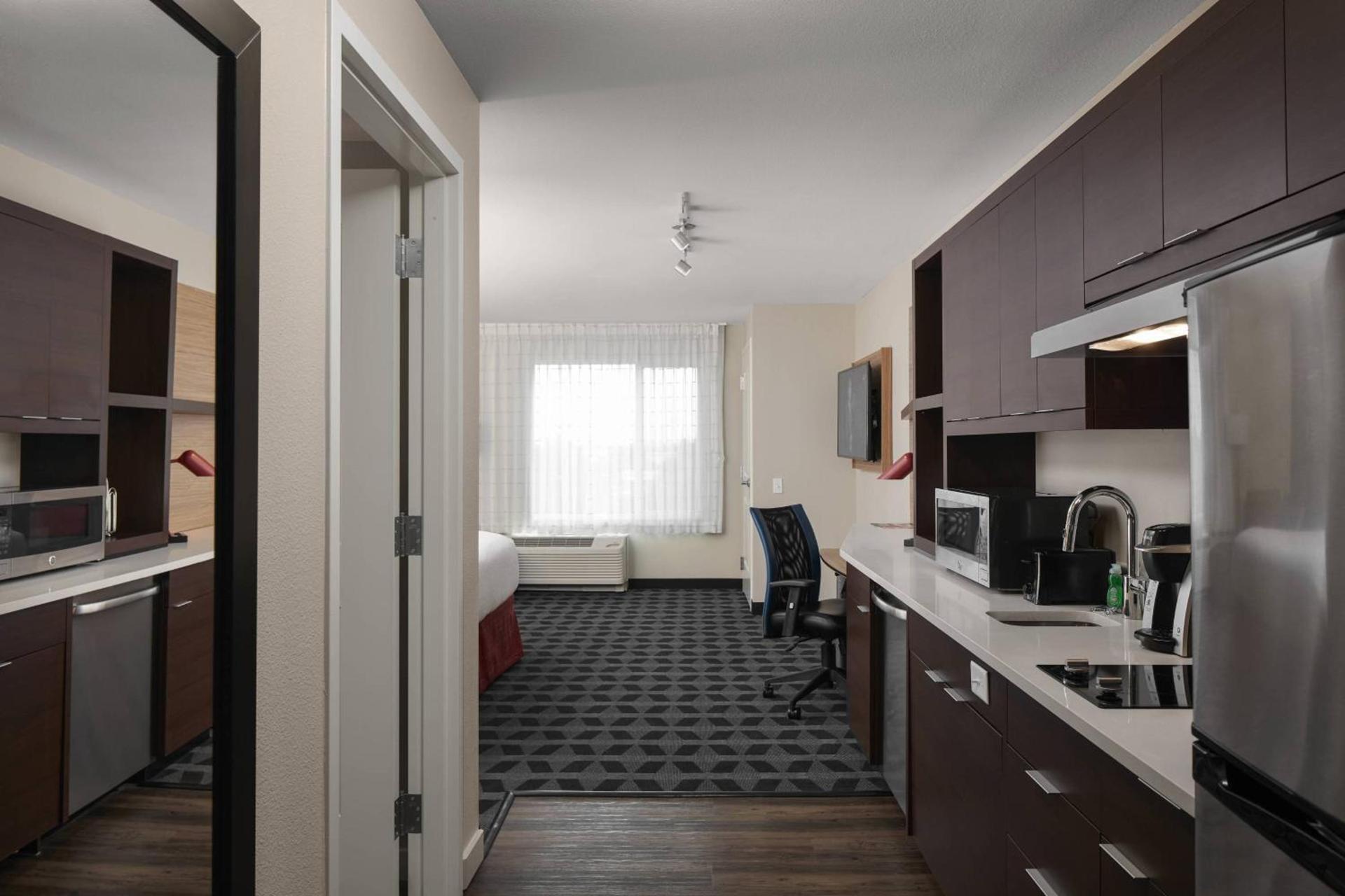 TownePlace Suites by Marriott Tampa South photo 8