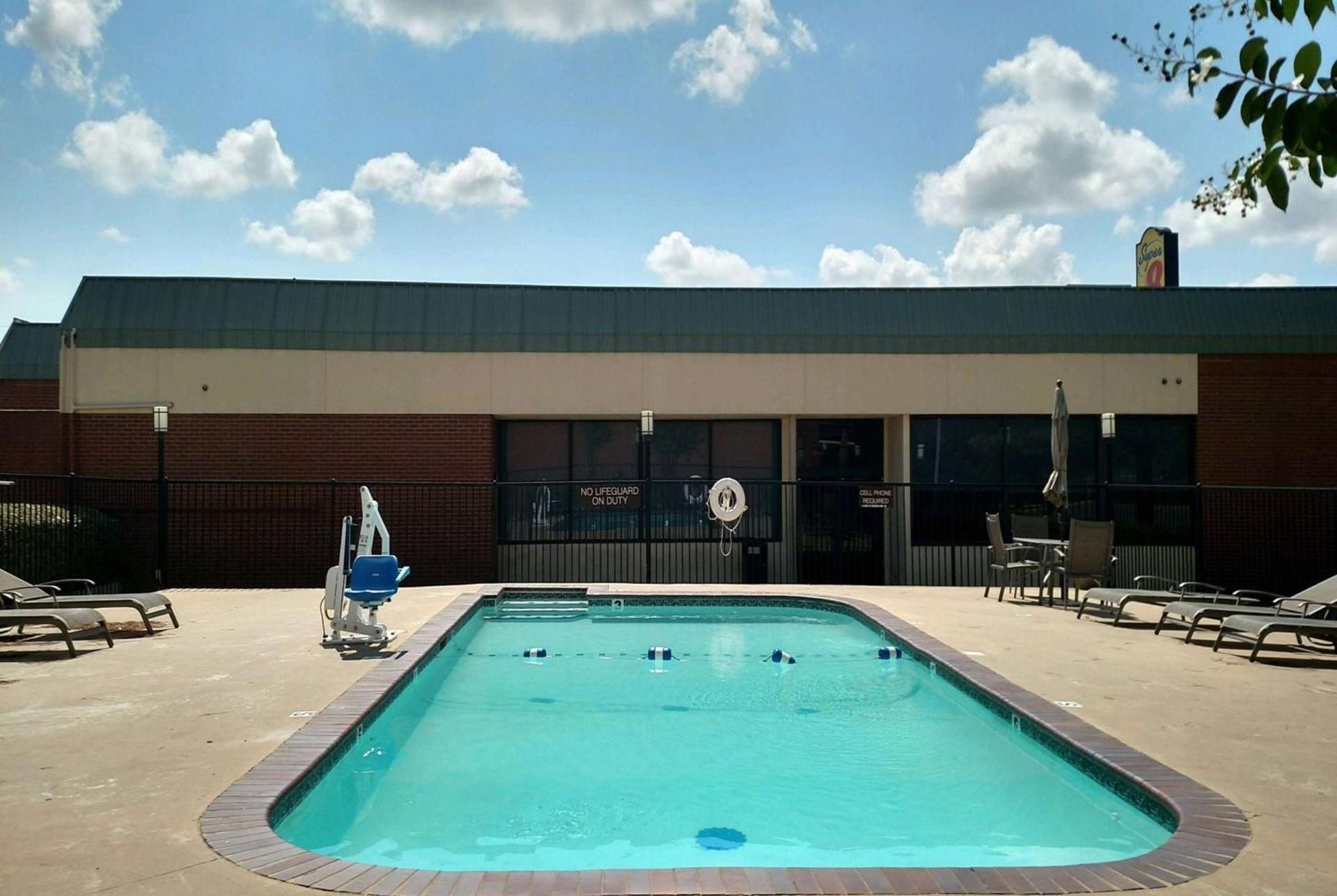 Super 8 by Wyndham Atoka photo 7