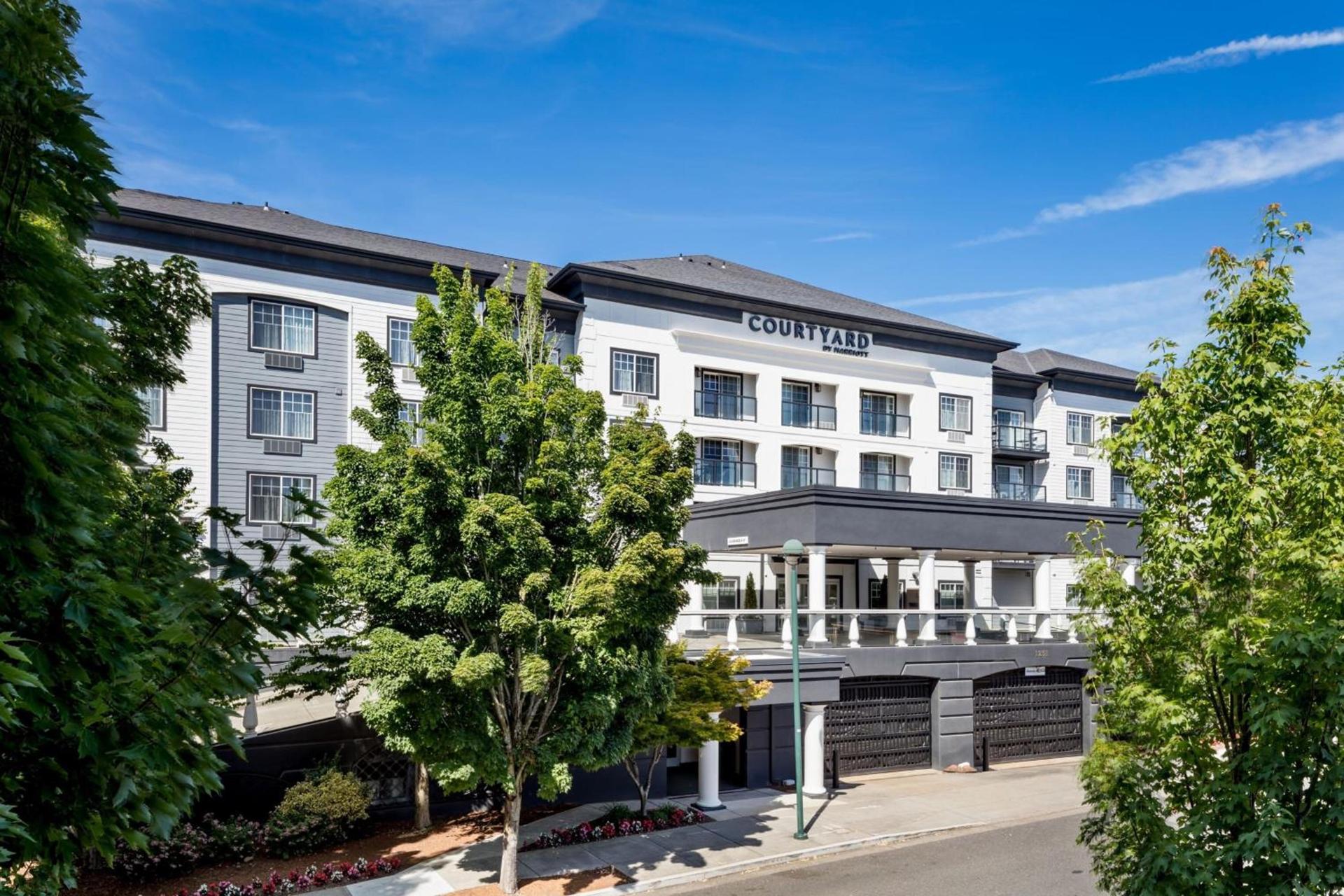 Courtyard by Marriott Portland North photo 1