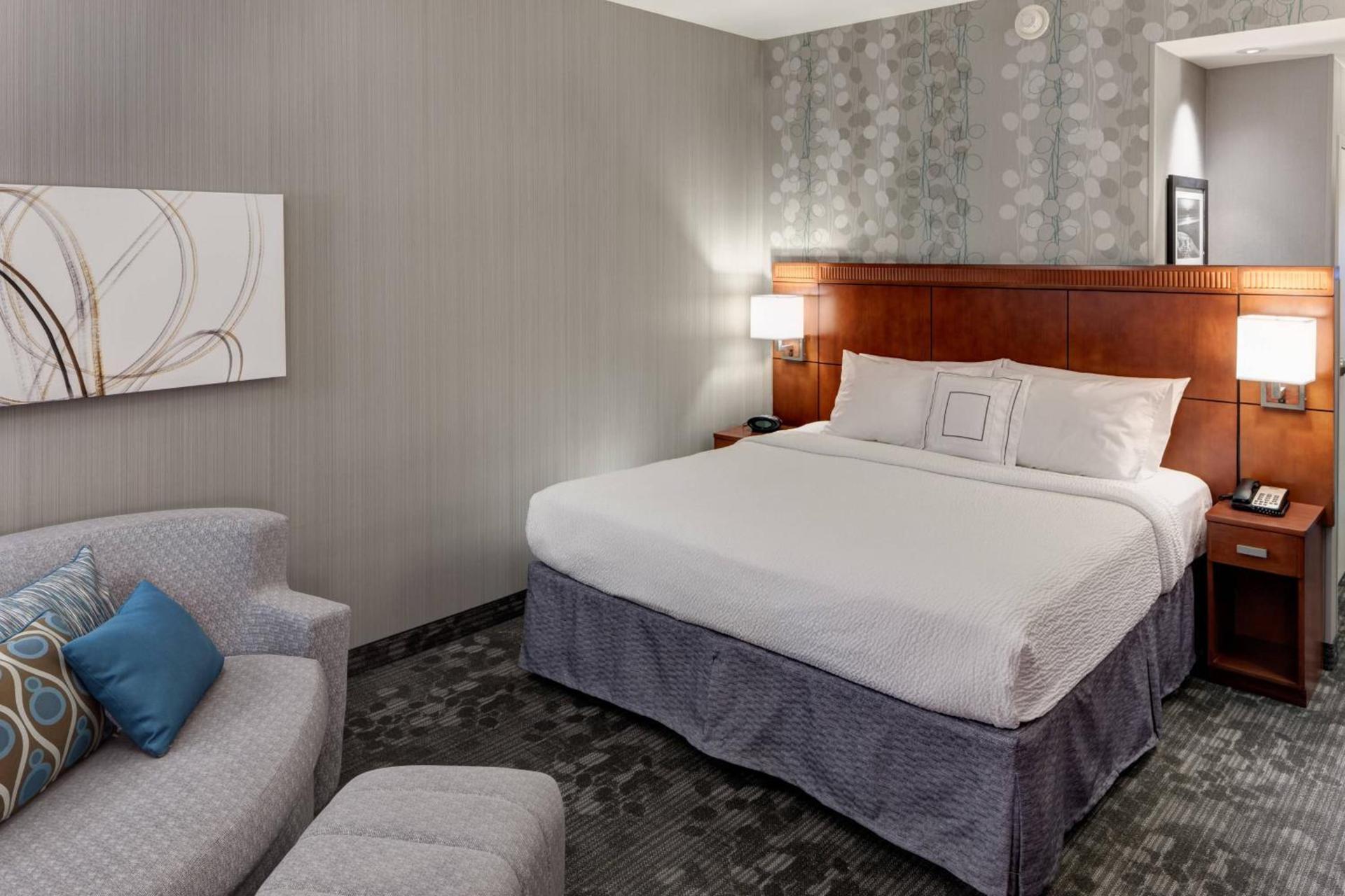 Courtyard by Marriott Santa Clarita Valencia photo 9