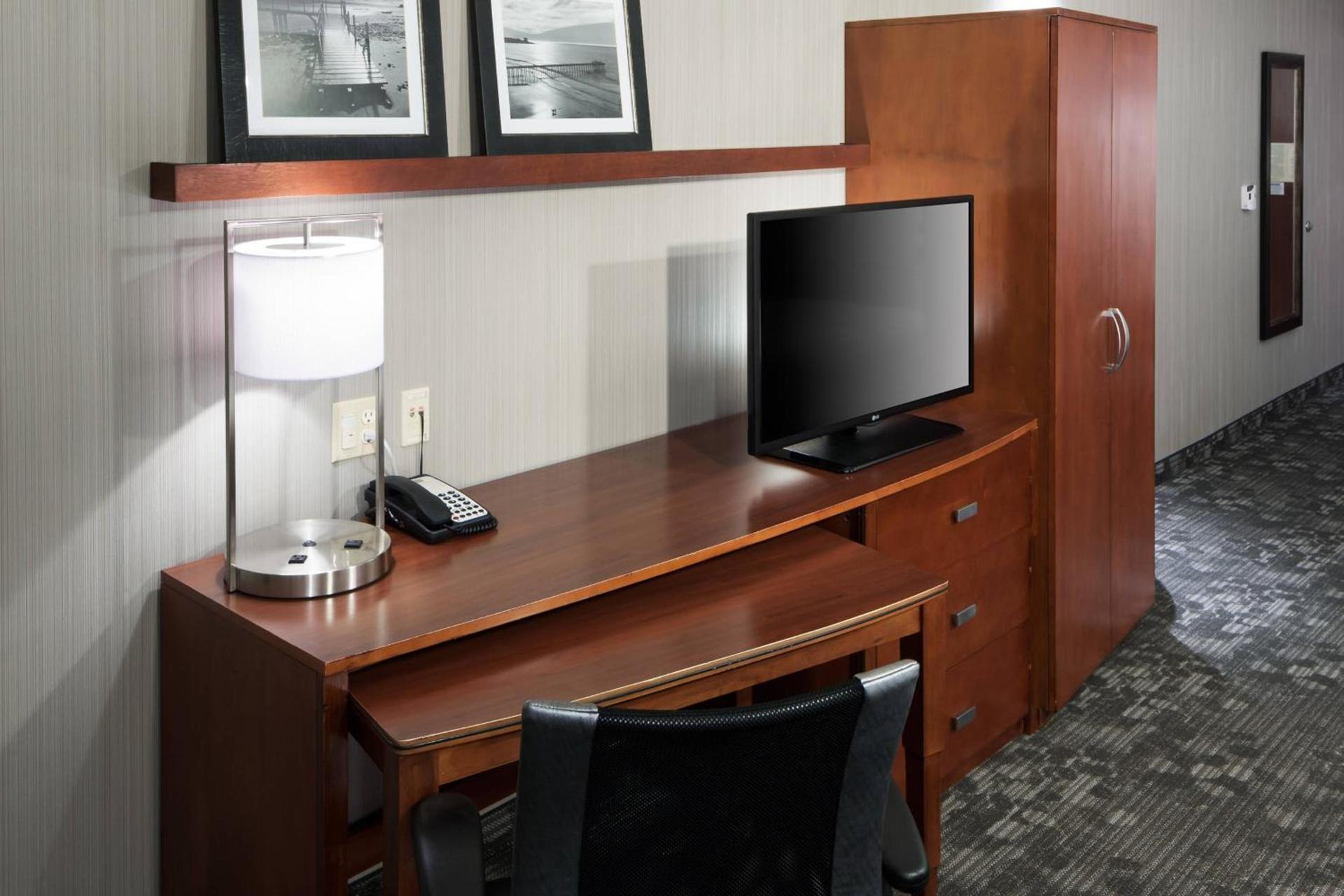 Courtyard by Marriott Santa Clarita Valencia photo 10